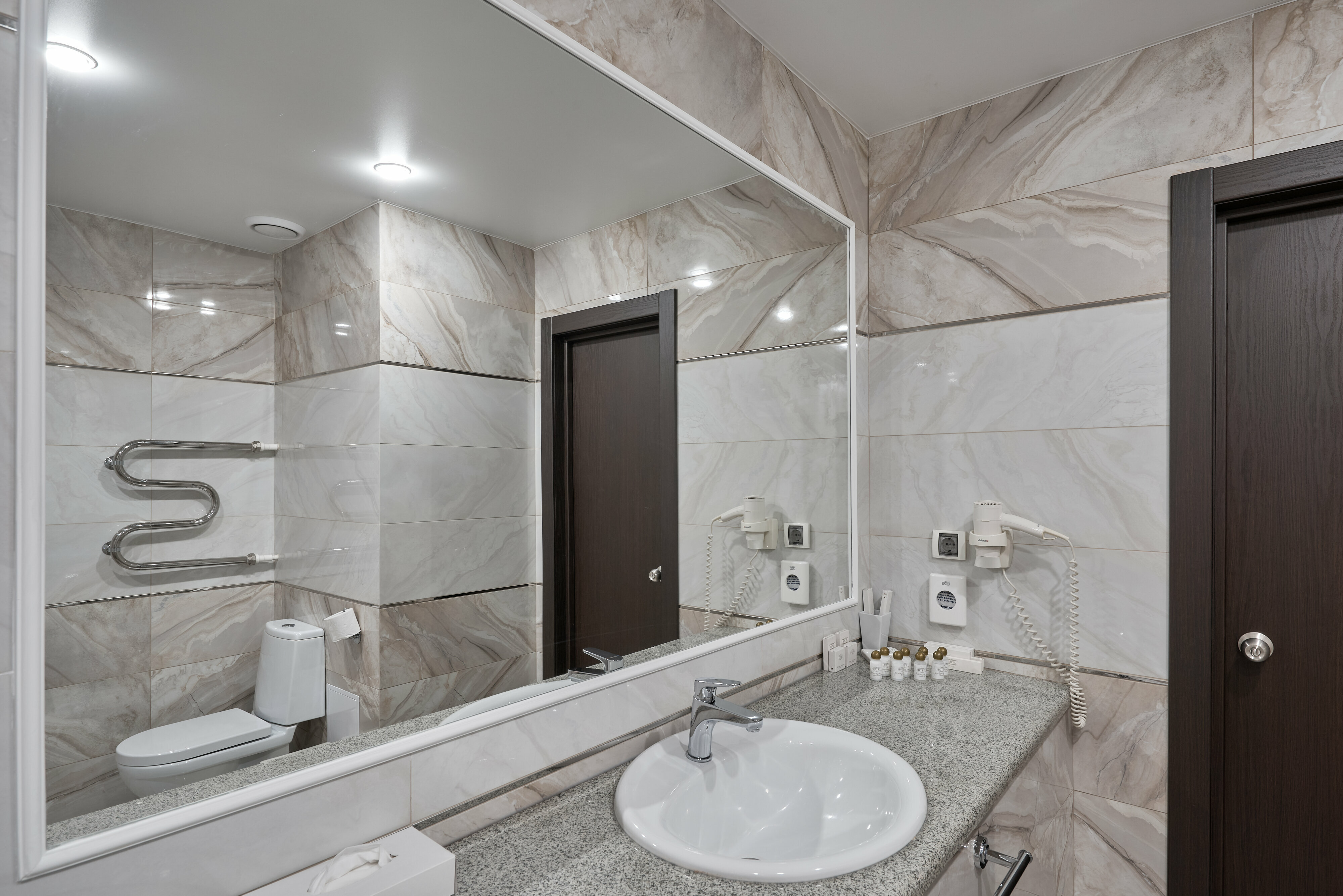 Улучшенный номер первой категории с двуспальной кроватью