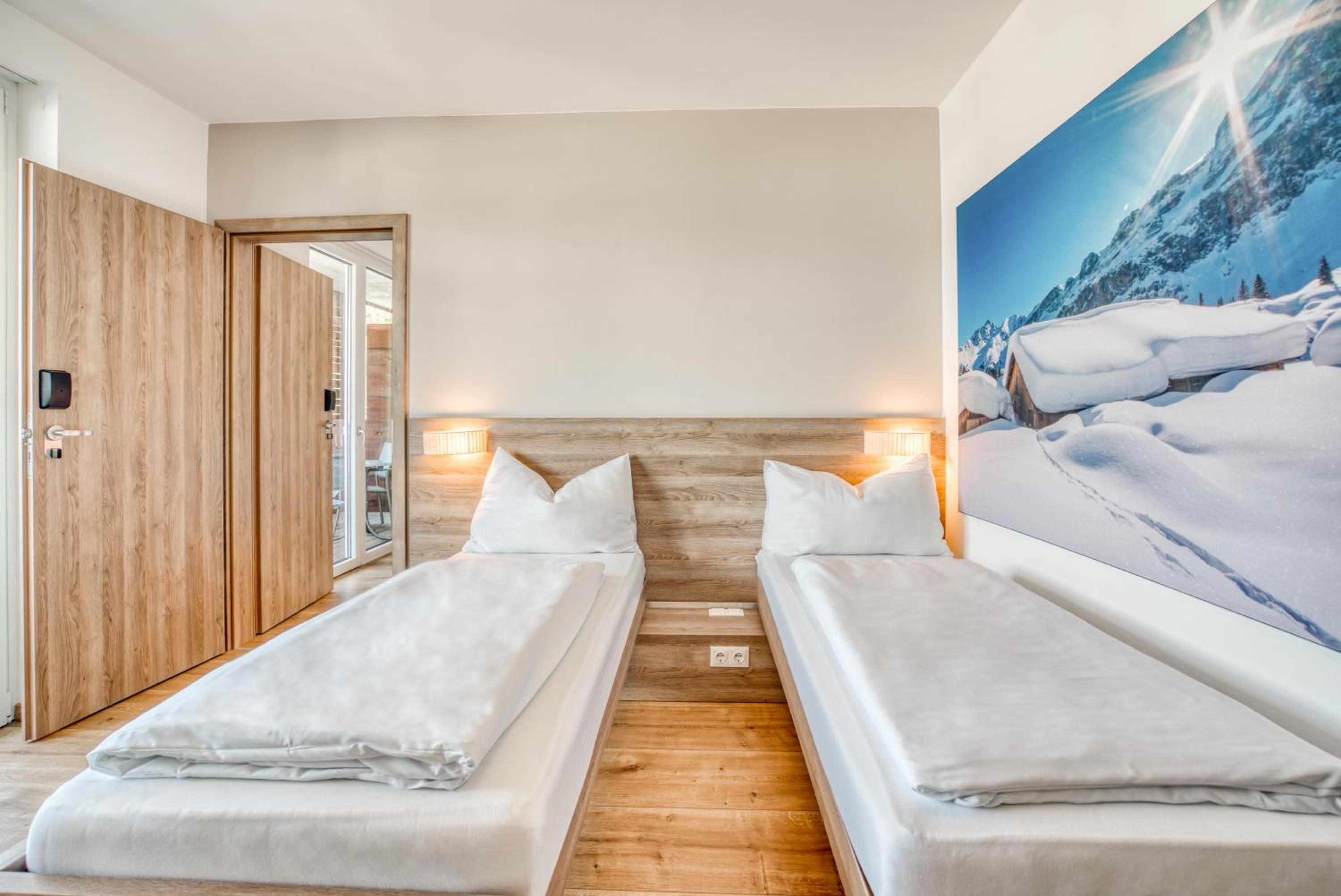 Family Room with Balcony (2 Adults + 2 Children)
