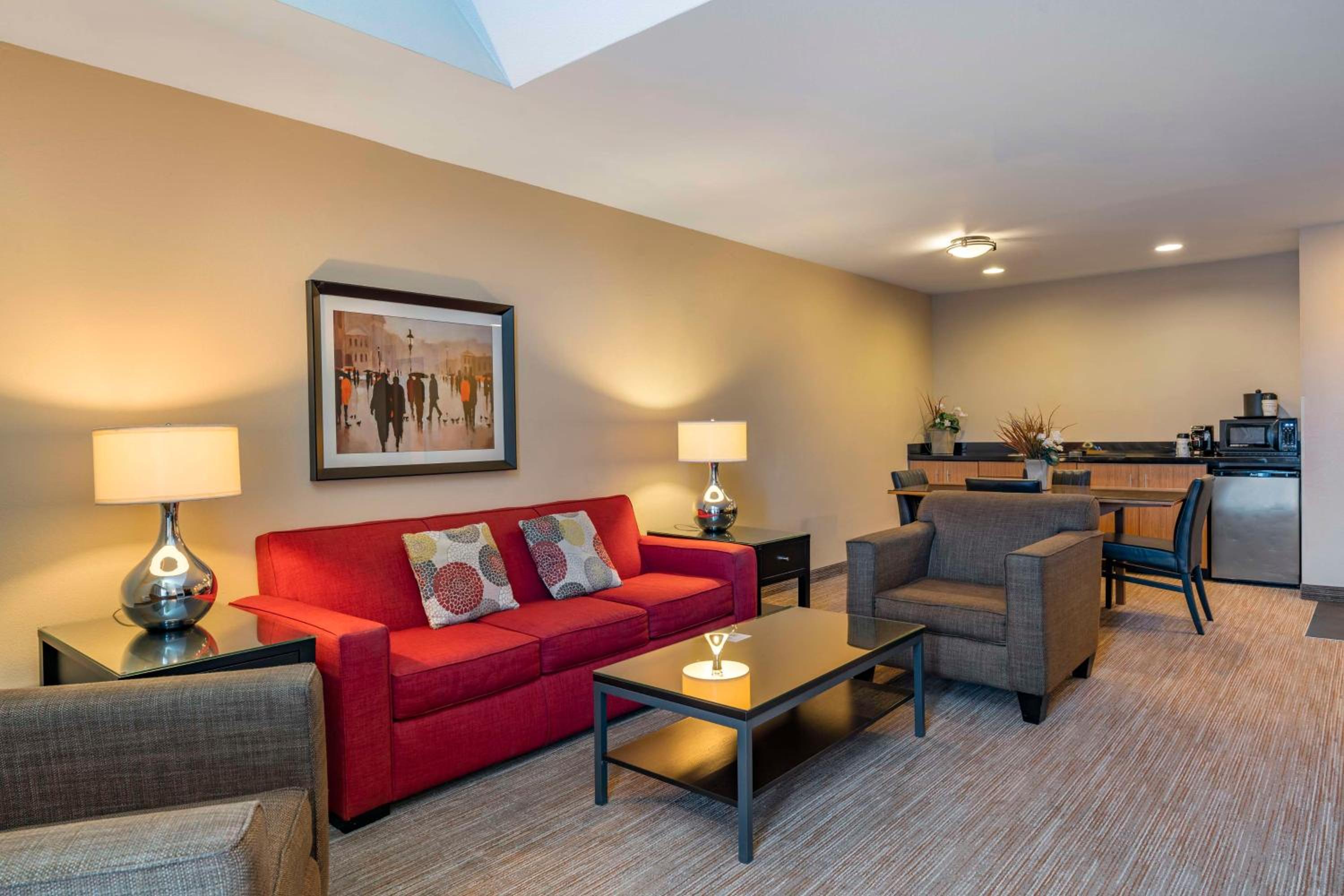 King Suite with Fireplace and River View - Balcony - No Pets