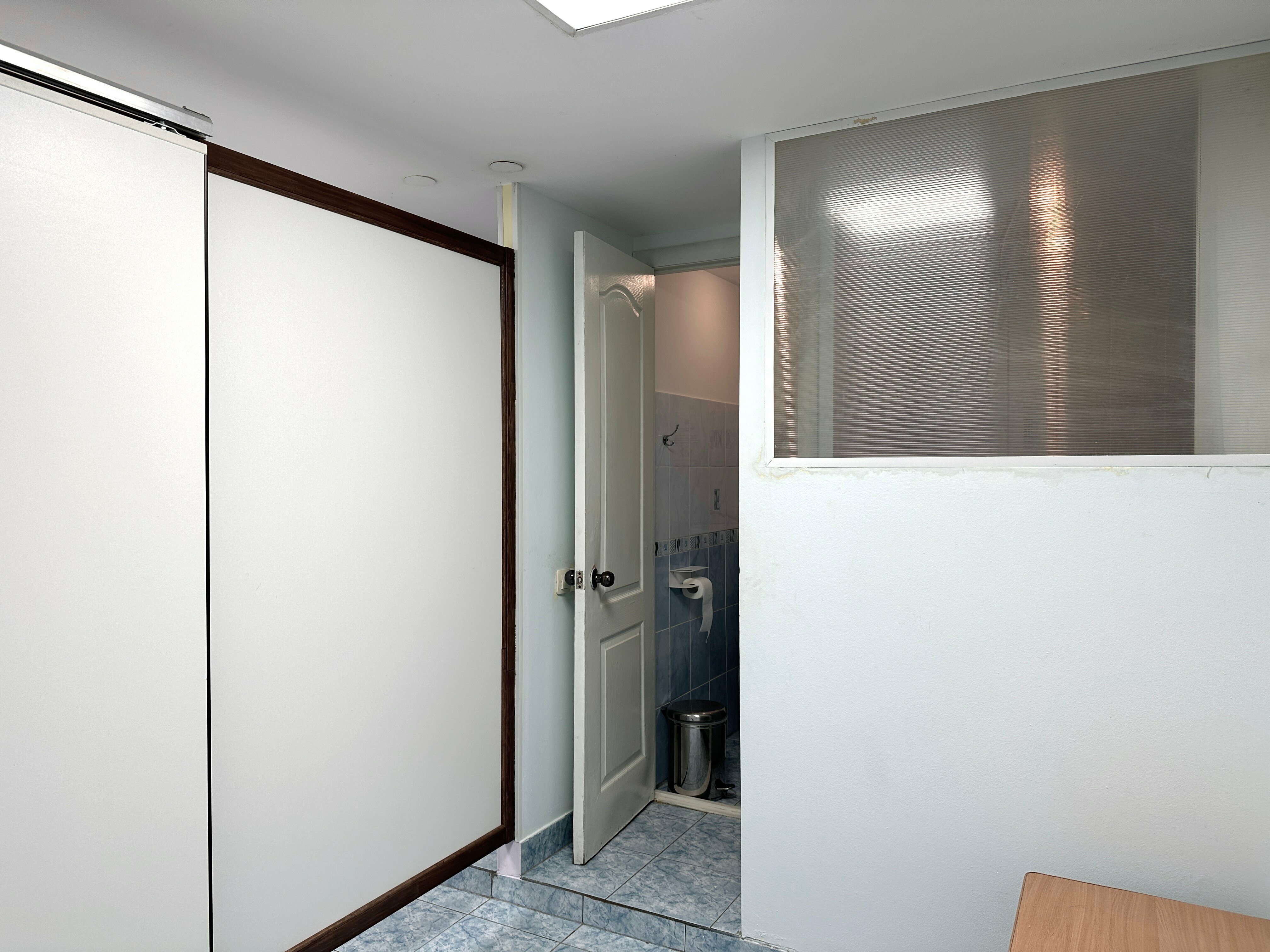 Общий номер для мужчин и женщин с 8 кроватями