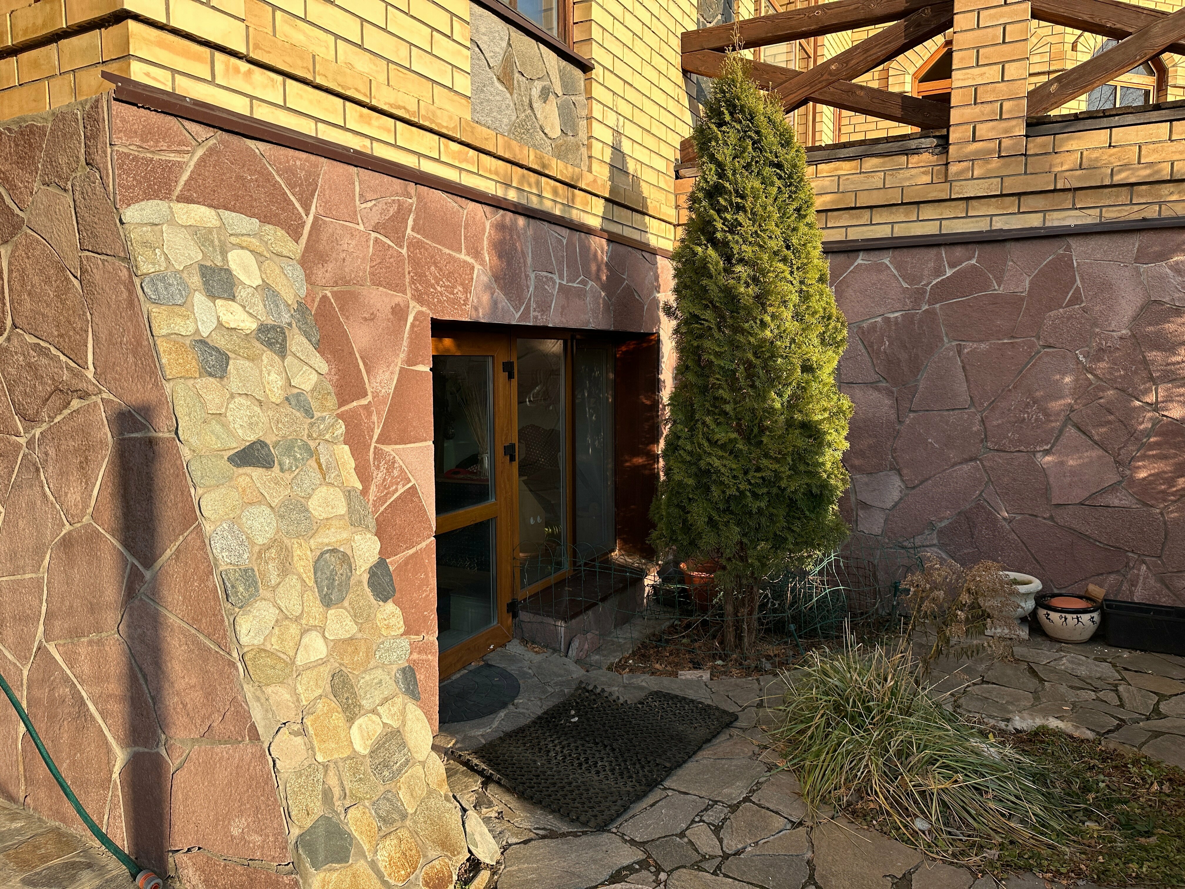 Общий номер для мужчин и женщин с 8 кроватями