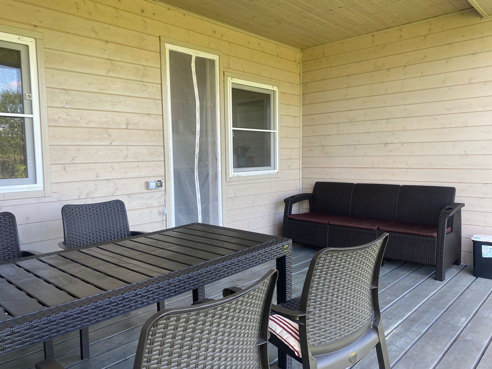 Дом с балконом