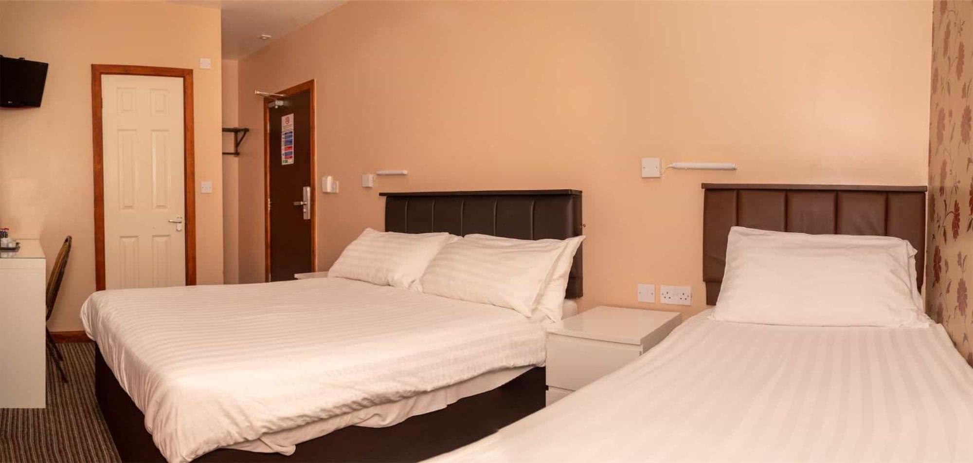 Family room (sleeps 3)