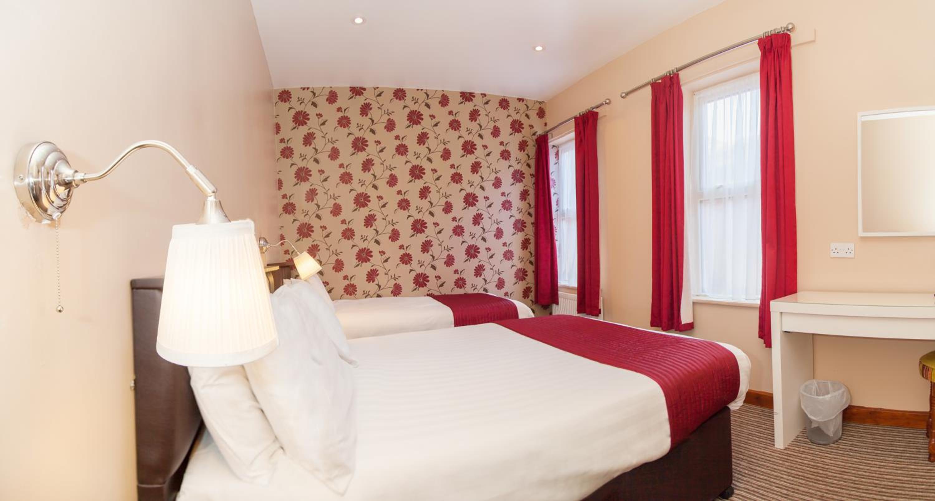 Family room (sleeps 3)