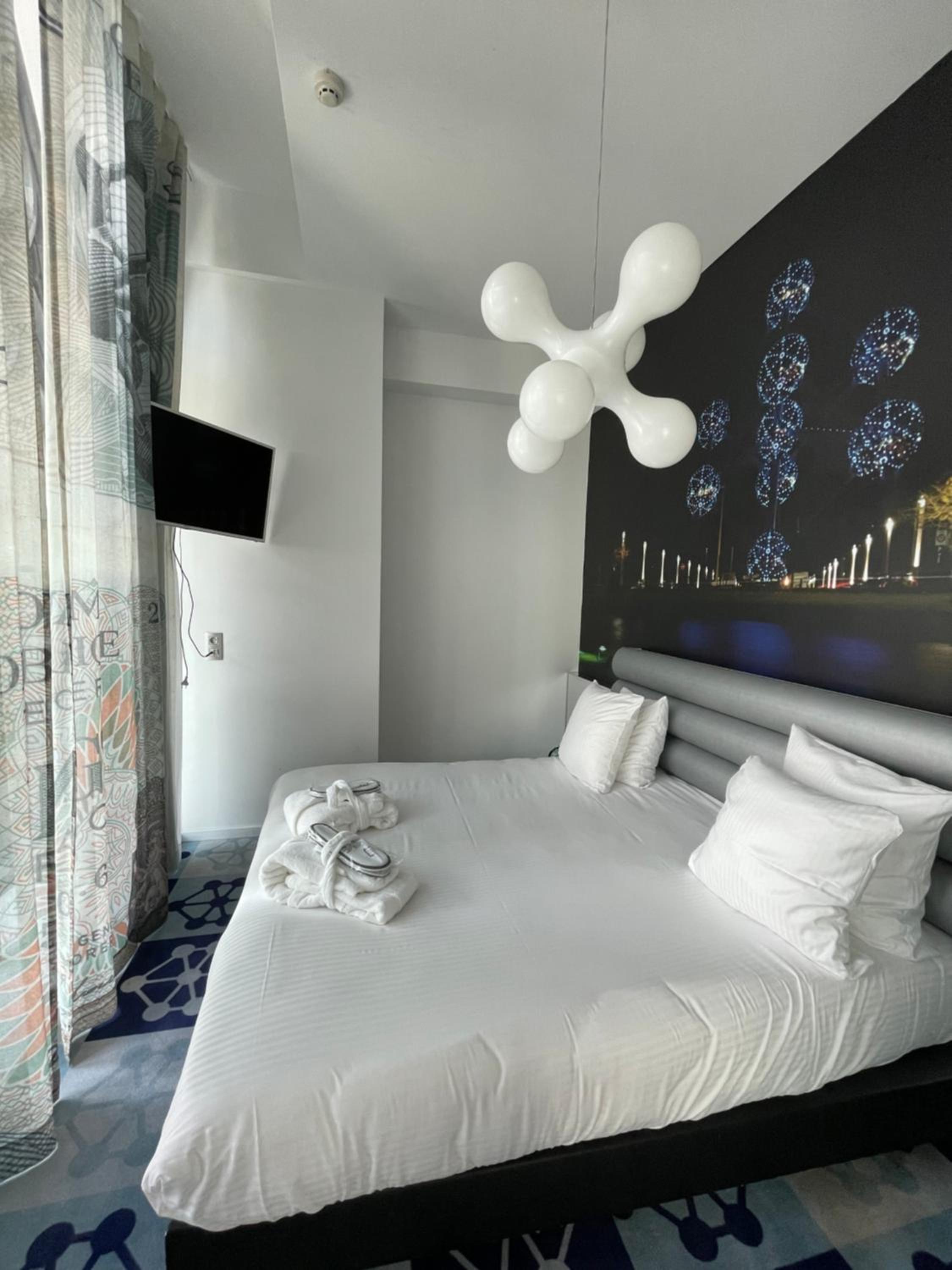 Queen Suite with Spa Bath