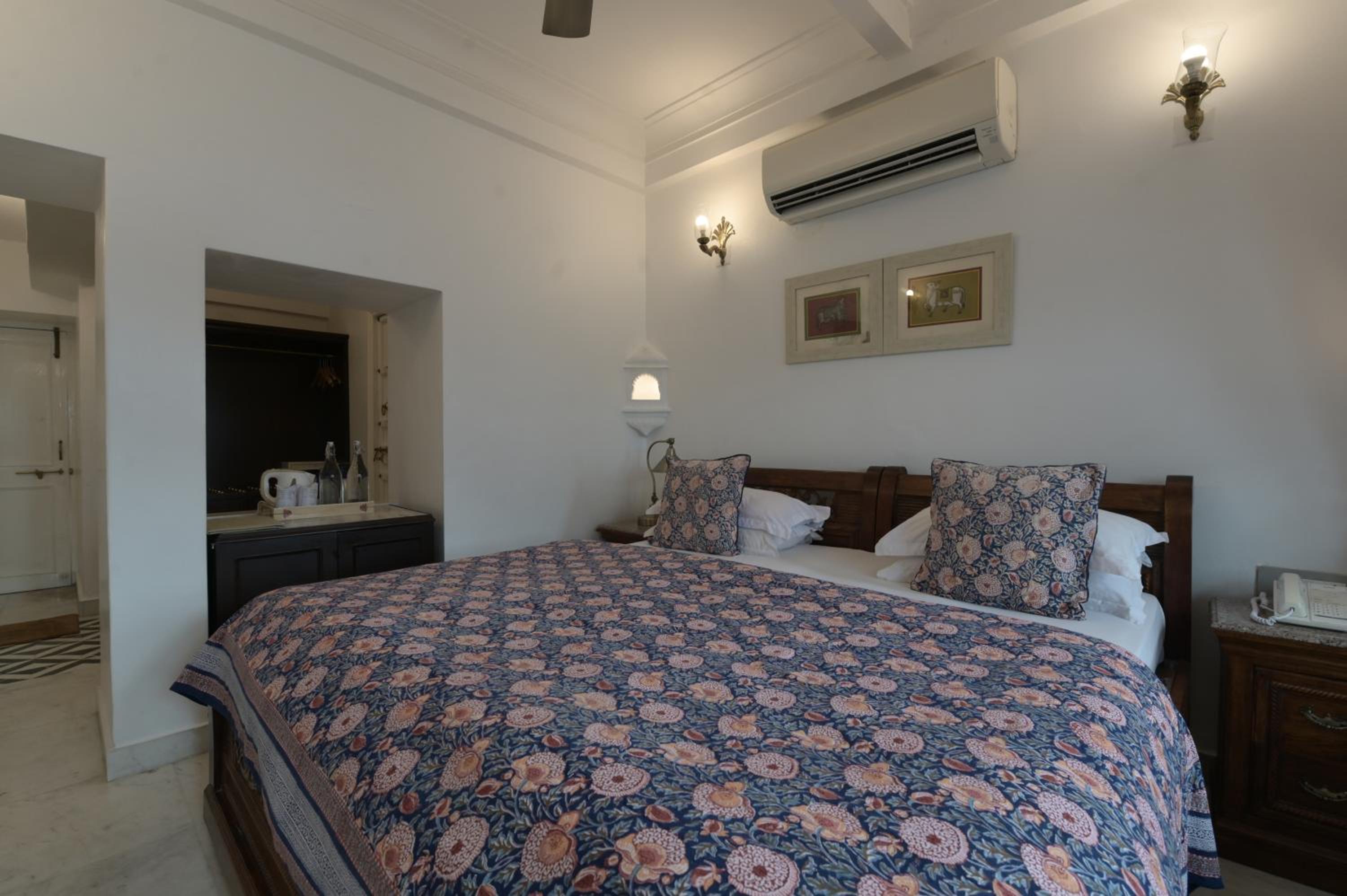 Heritage Room Lake Facing: Avail 15% Discount on all restaurant bills,50% Discount on any spa services (Valid for stay till 30th September 2025) 