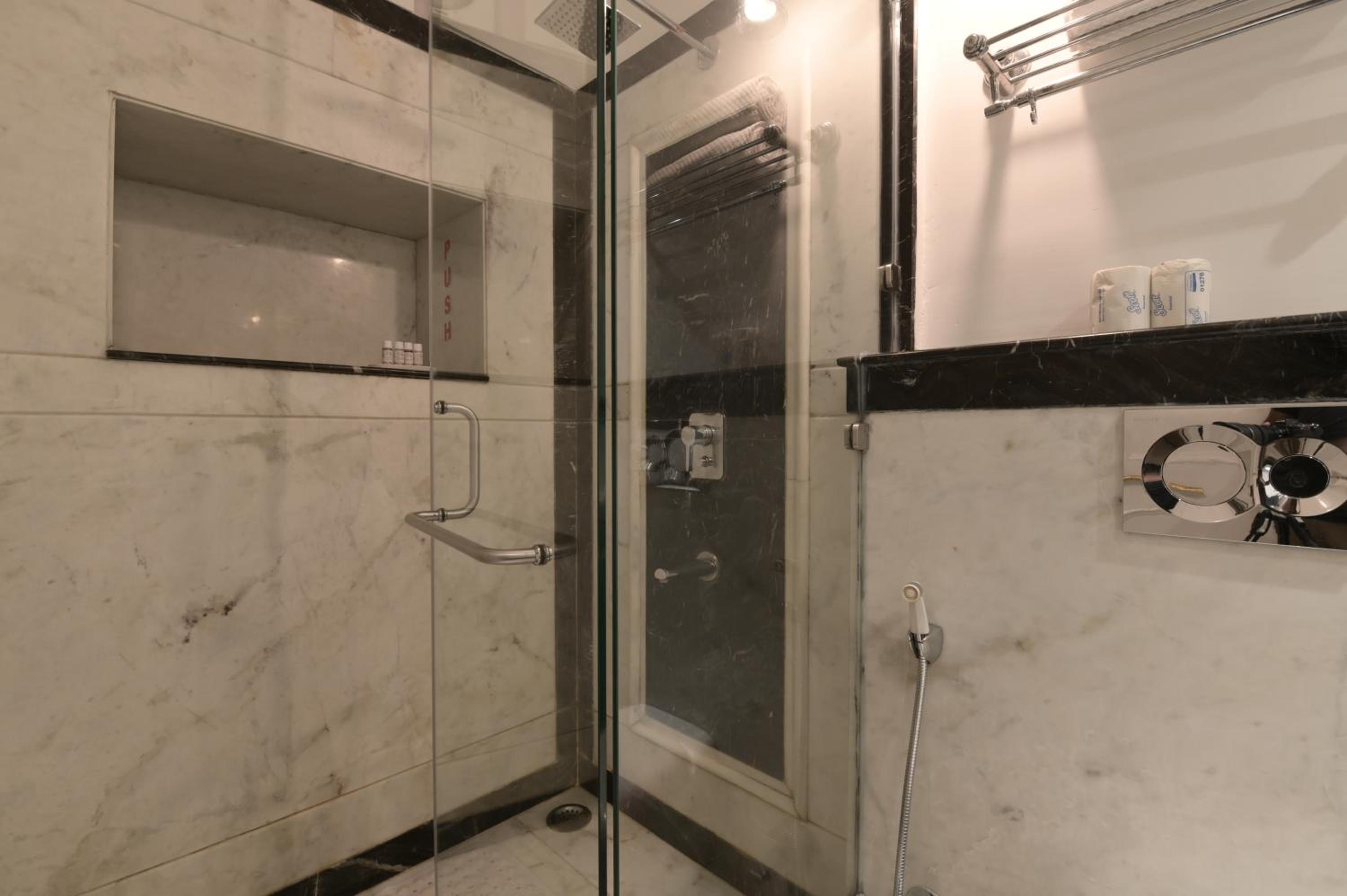 Heritage Room Lake Facing: Avail 15% Discount on all restaurant bills,50% Discount on any spa services (Valid for stay till 30th September 2025) 