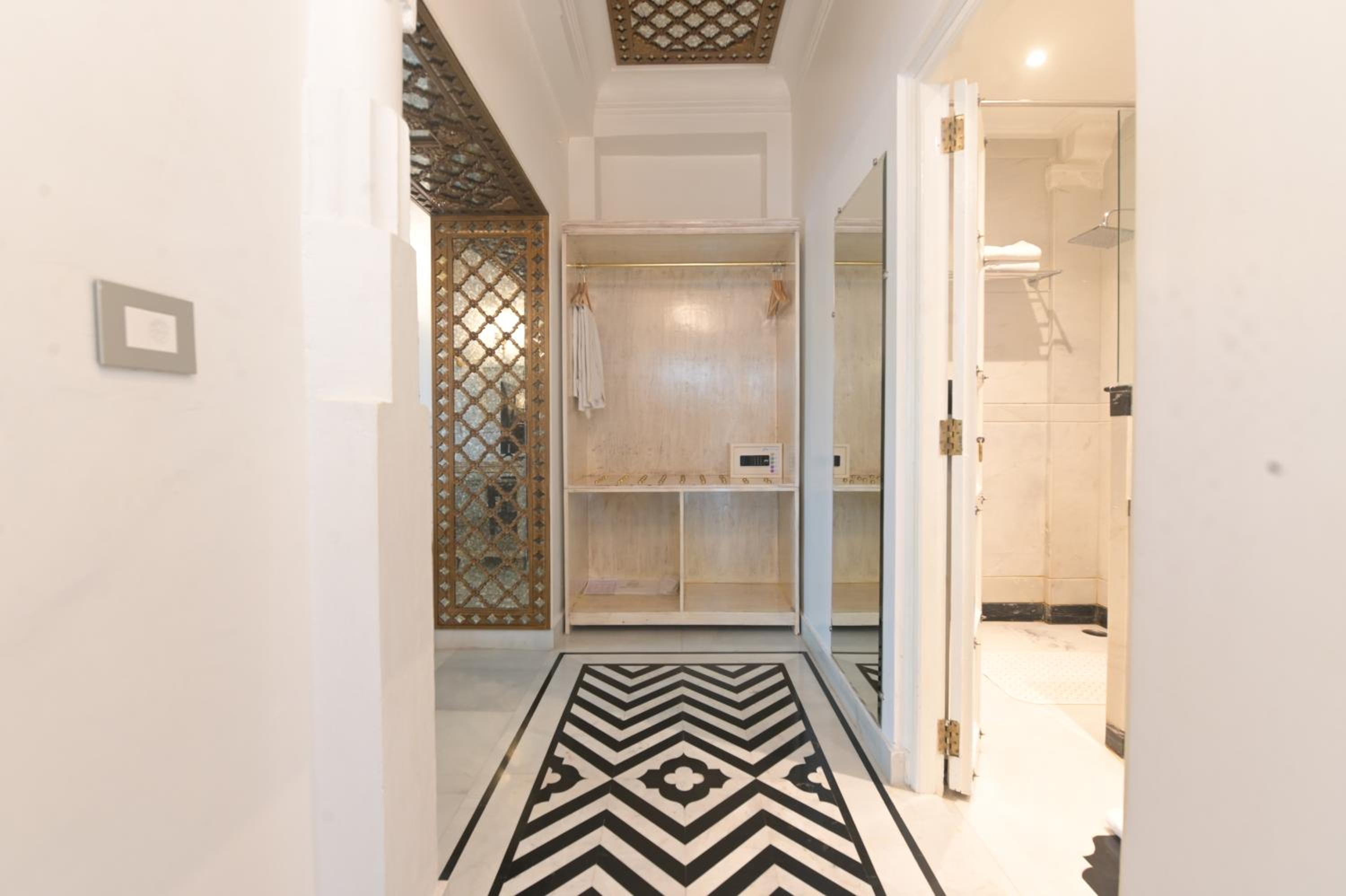 Heritage Room Lake Facing: Avail 15% Discount on all restaurant bills,50% Discount on any spa services (Valid for stay till 30th September 2025) 