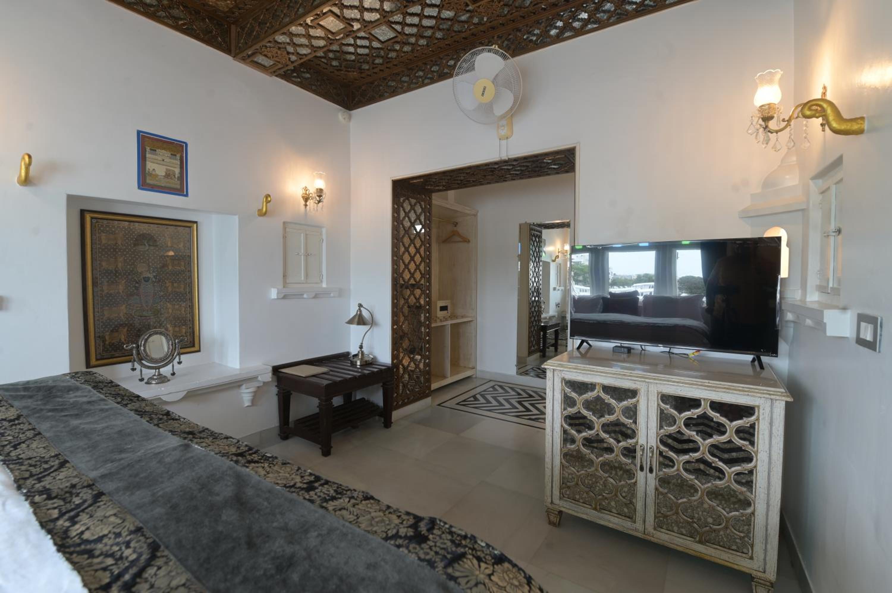 Heritage Room Lake Facing: Avail 15% Discount on all restaurant bills,50% Discount on any spa services (Valid for stay till 30th September 2025) 