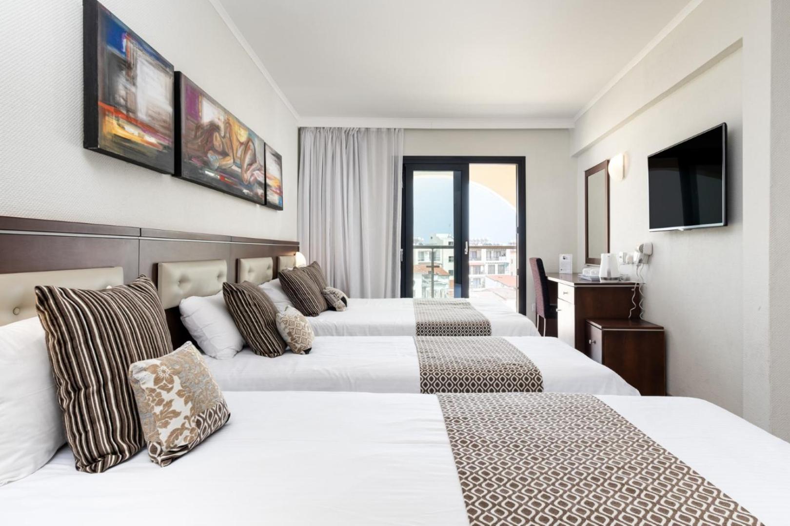 Family Room (2 Adults + 2 Children)