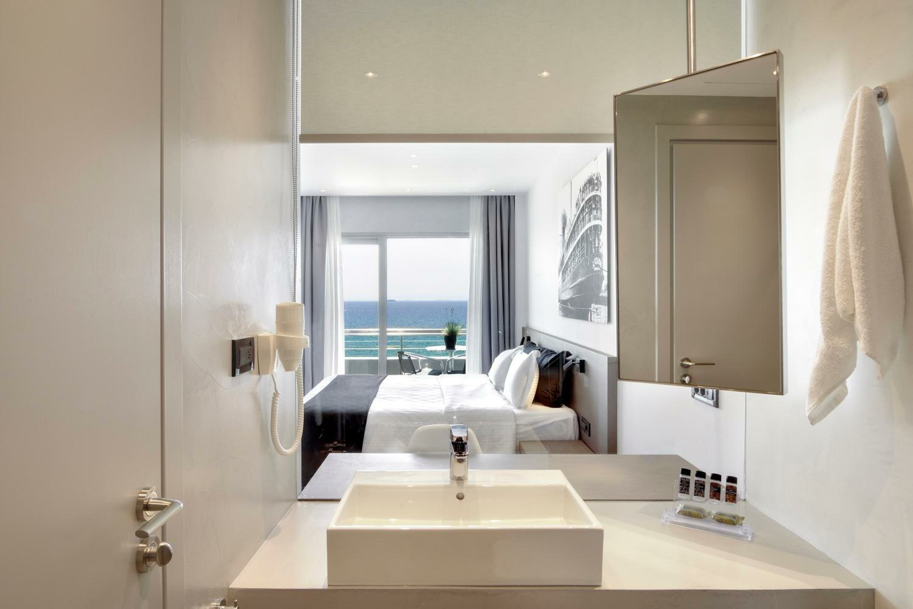 Double or Twin Room with Sea View