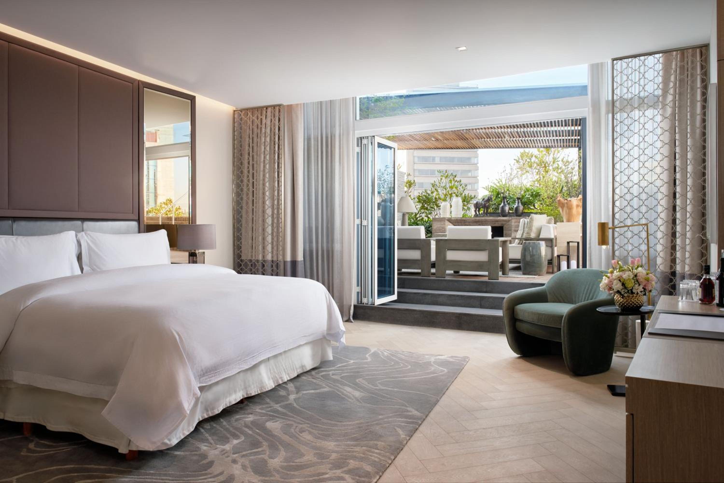 King Suite with Private Pool - Butler Service