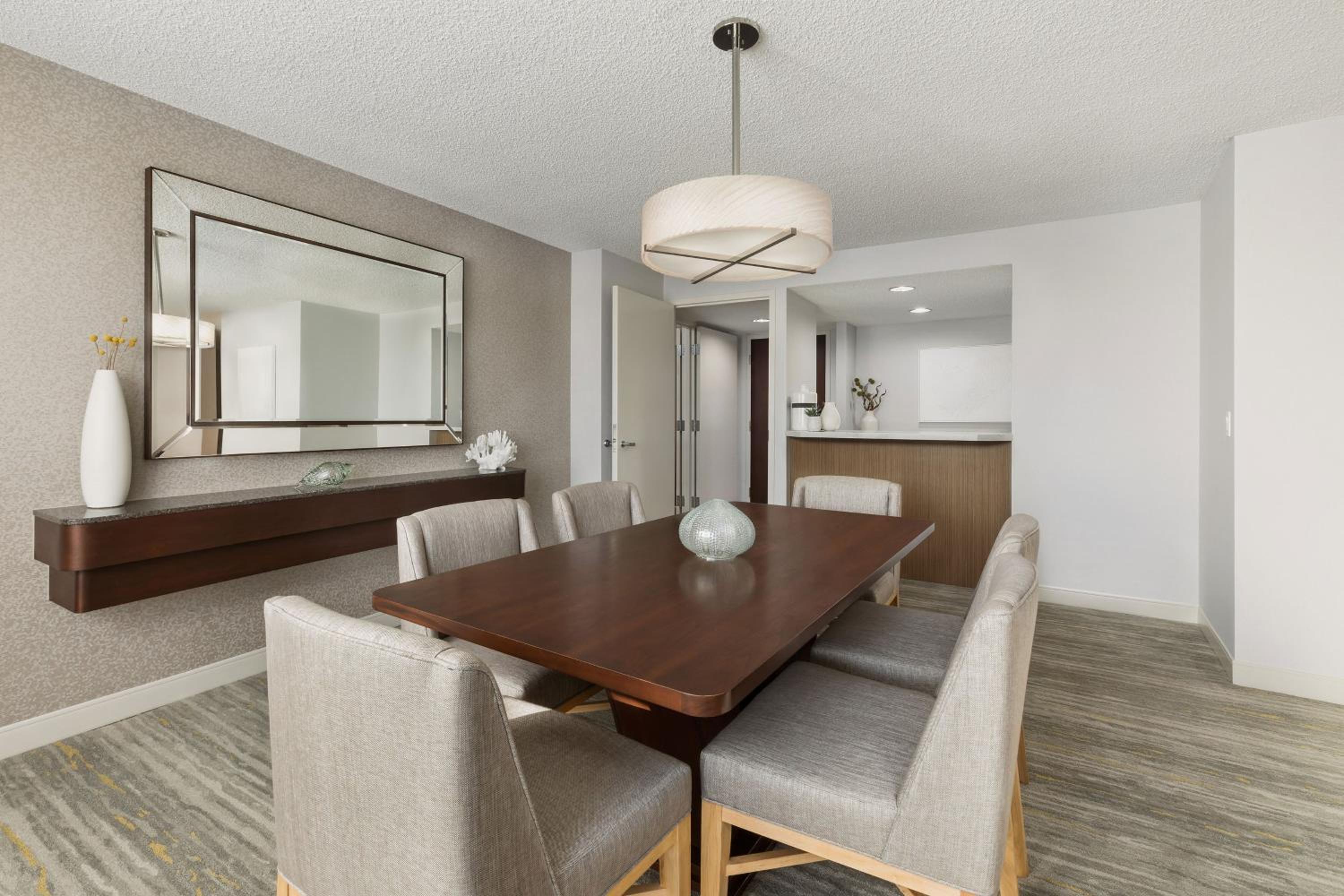 Presidential Suite, 1 King, Partial ocean view, Top floor