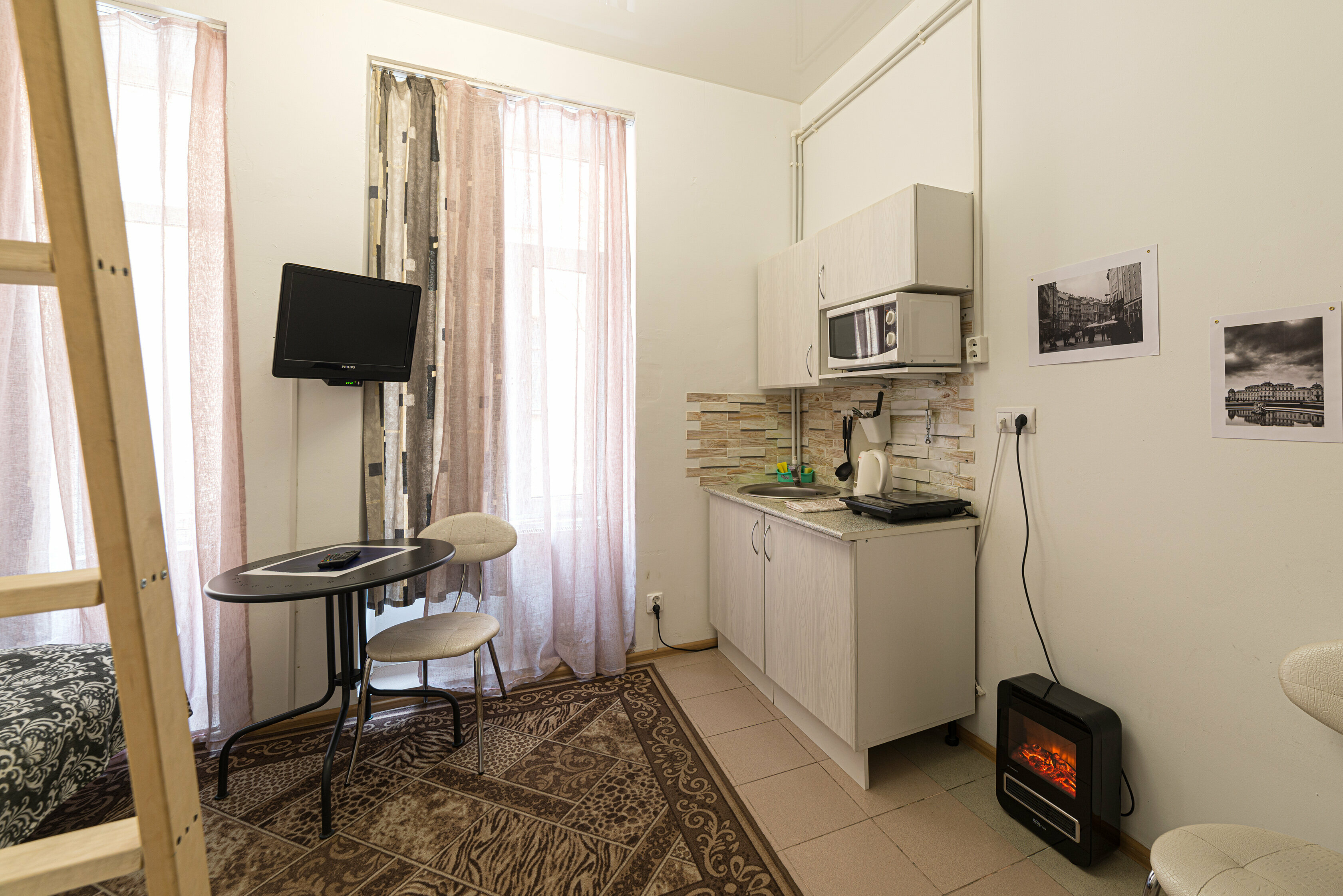 Трёхместный номер с санузлом и кухней