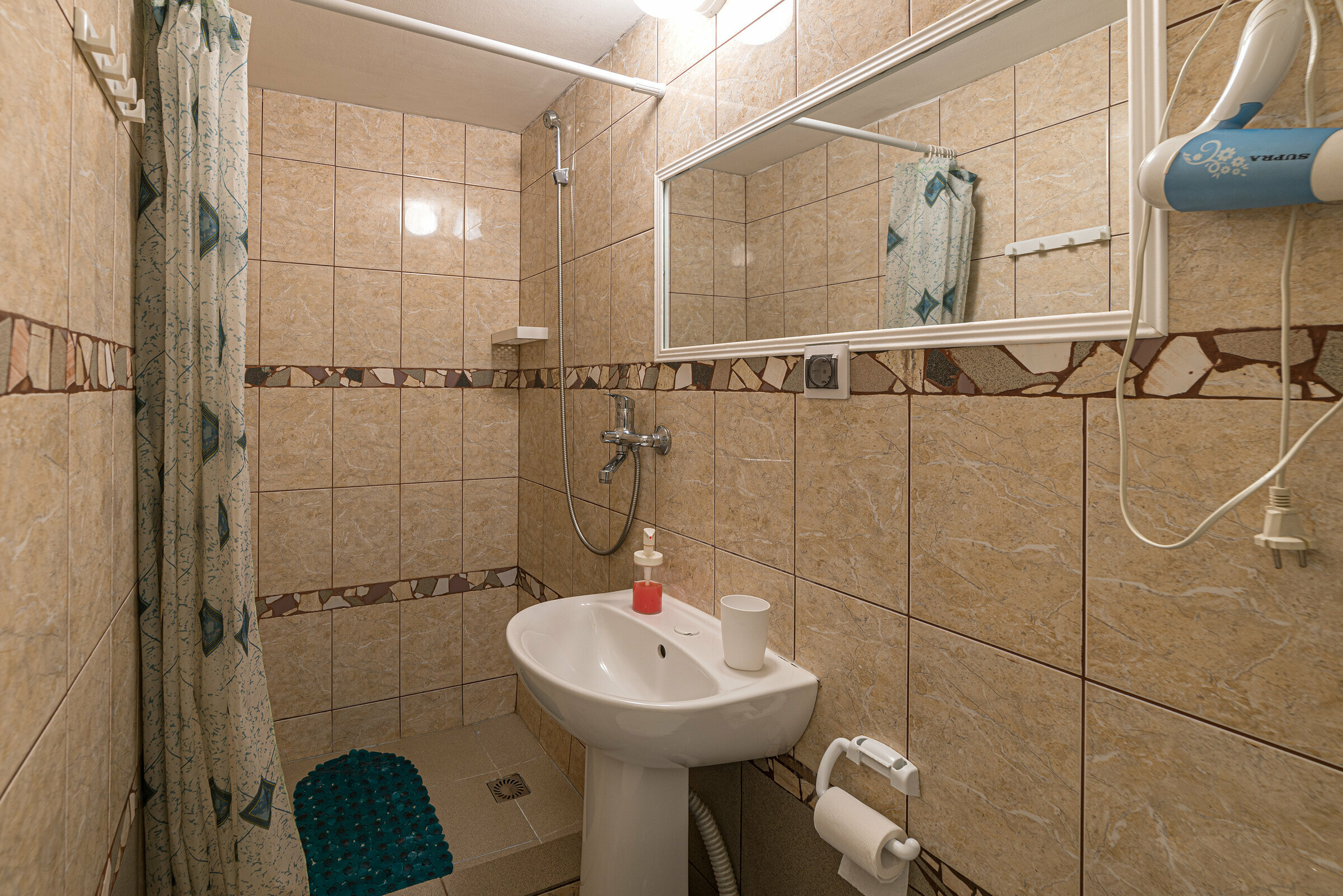 Трёхместный номер с санузлом и кухней