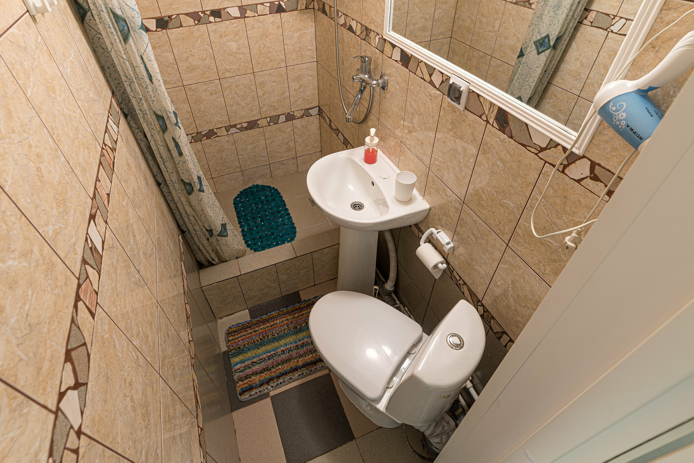 Трёхместный номер с санузлом и кухней