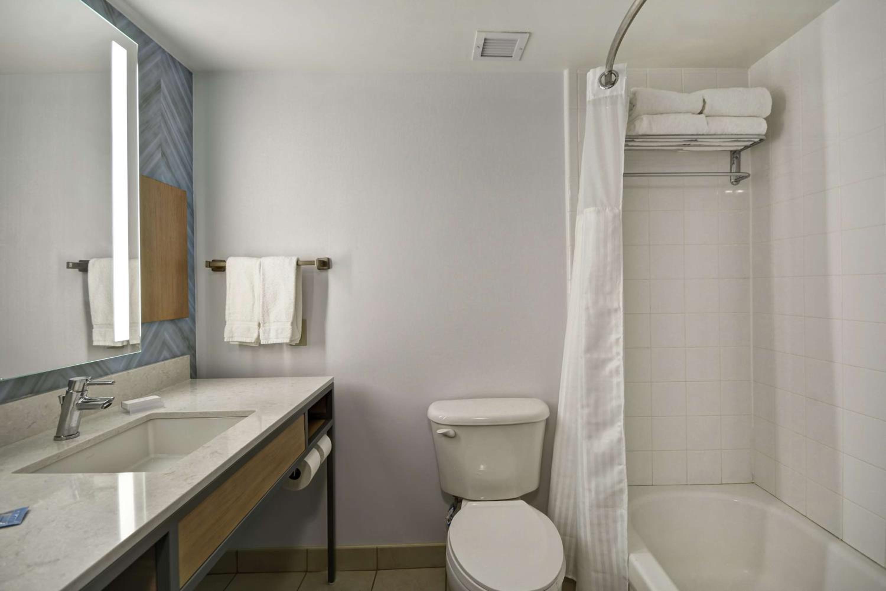 Junior King Suite - Hearing Access