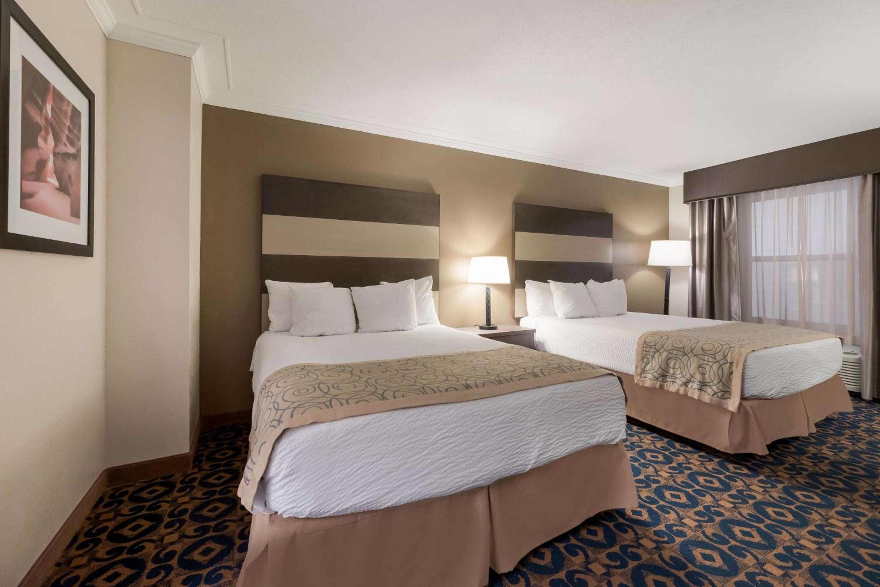 Two-Bedroom Queen Room with Three Queen Beds