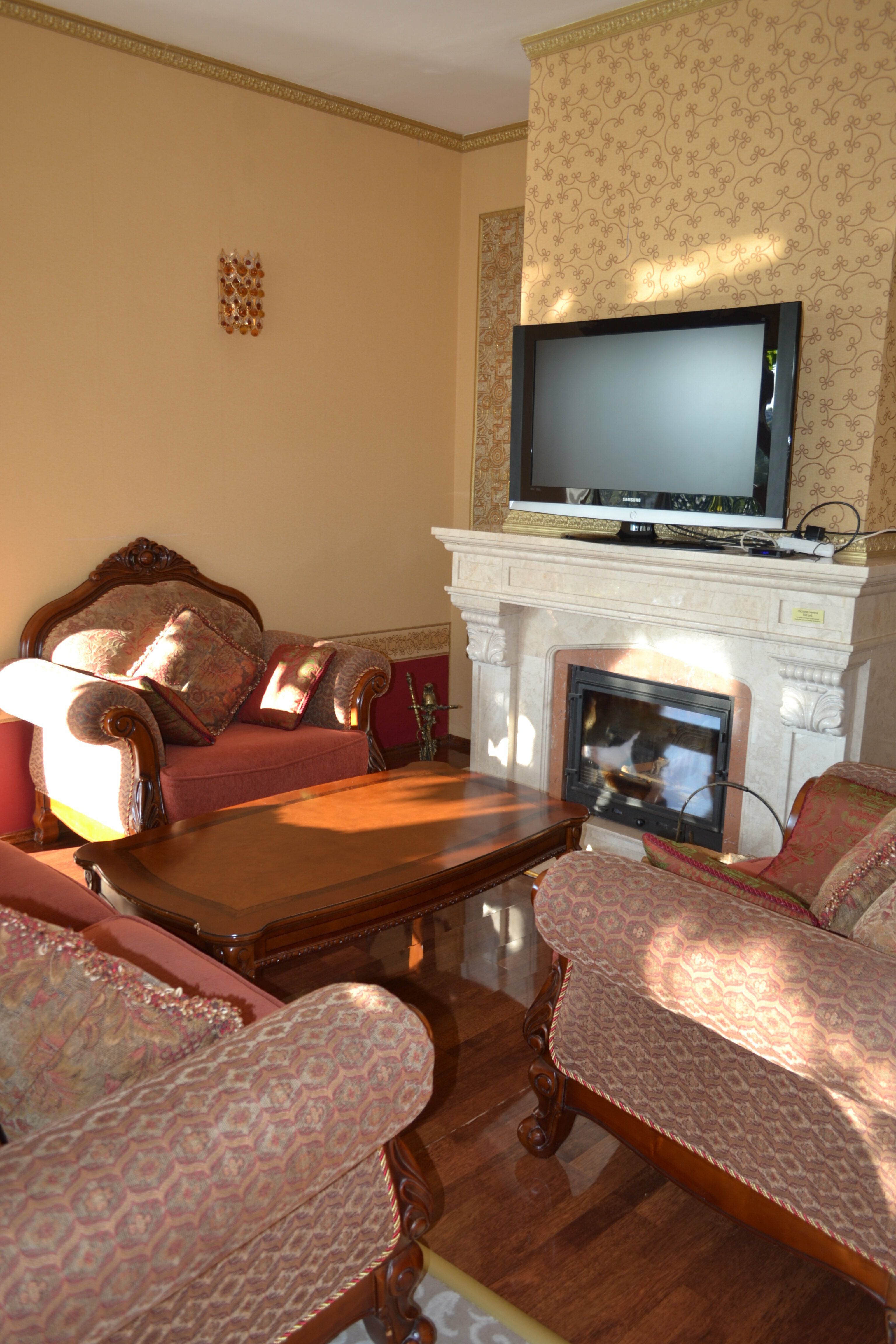 «Люкс» 104 с балконом и камином