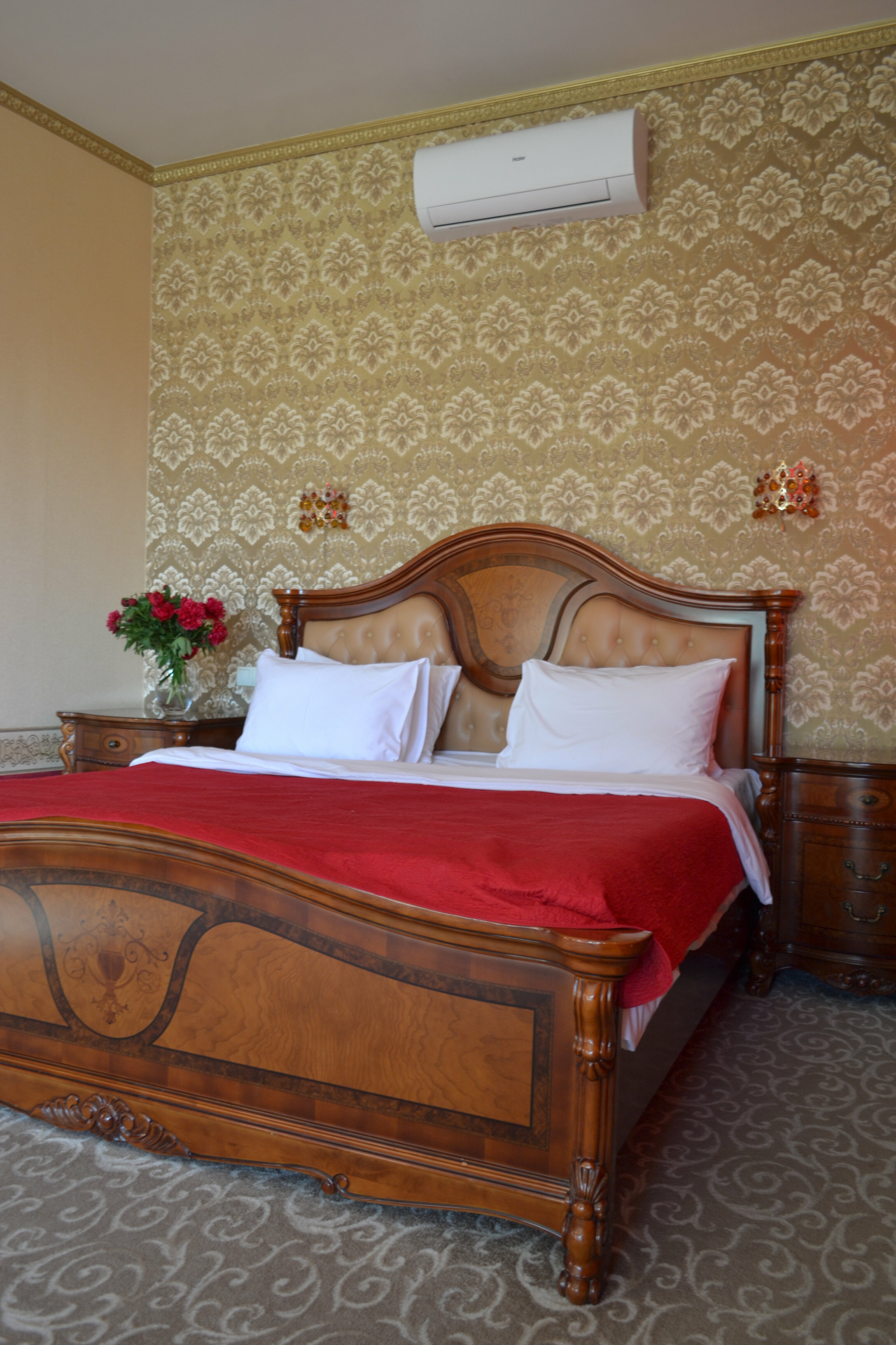 «Люкс» 104 с балконом и камином