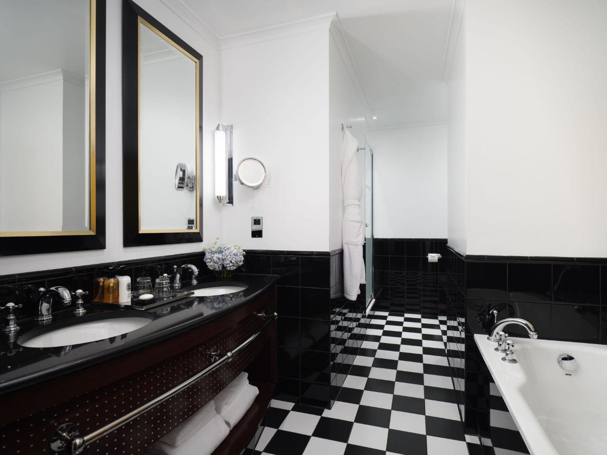 St James King Suite with Separate Lounge and Dining Space - Waterloo Place View