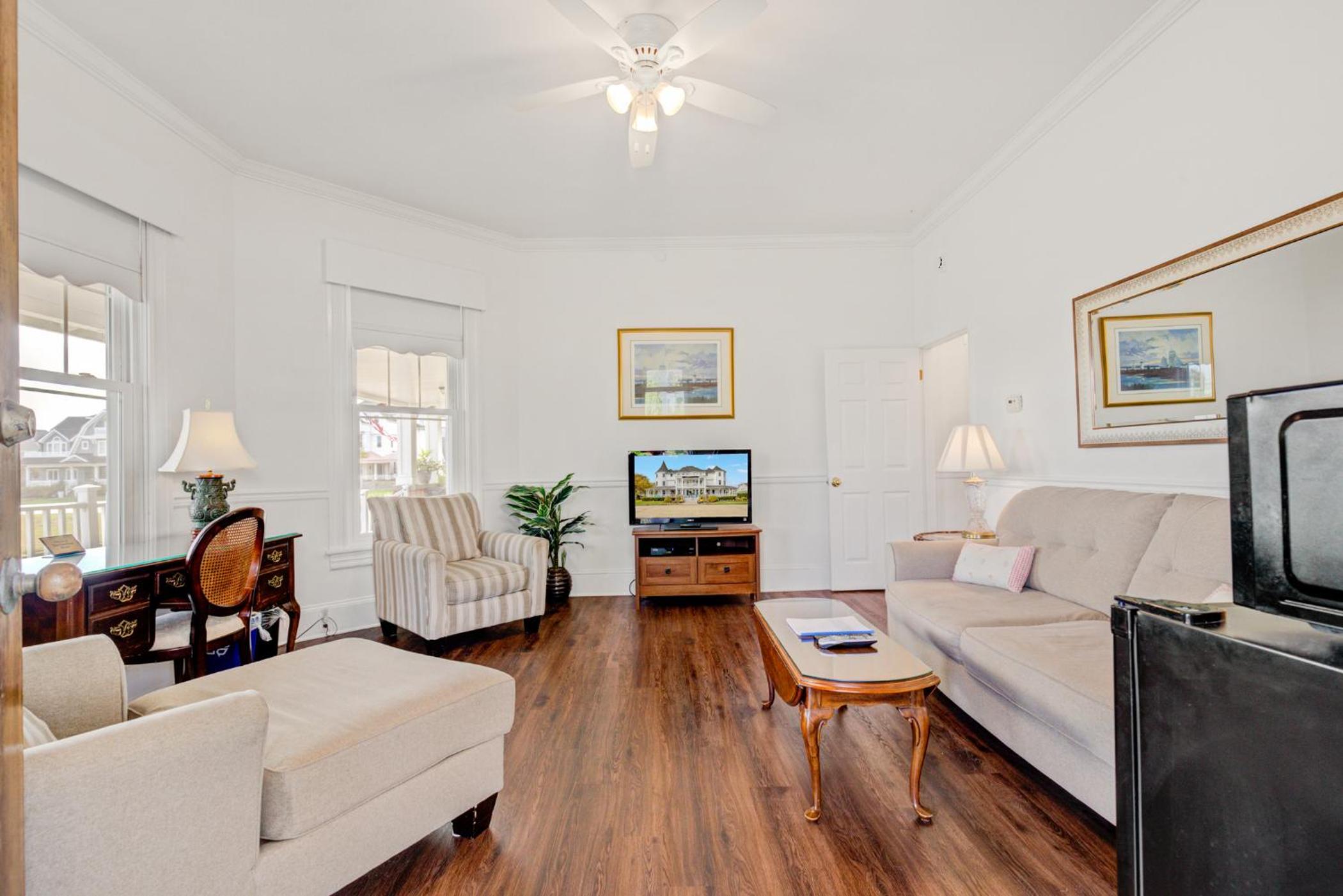 Deluxe Double Room (2 Adults + 1 Child)