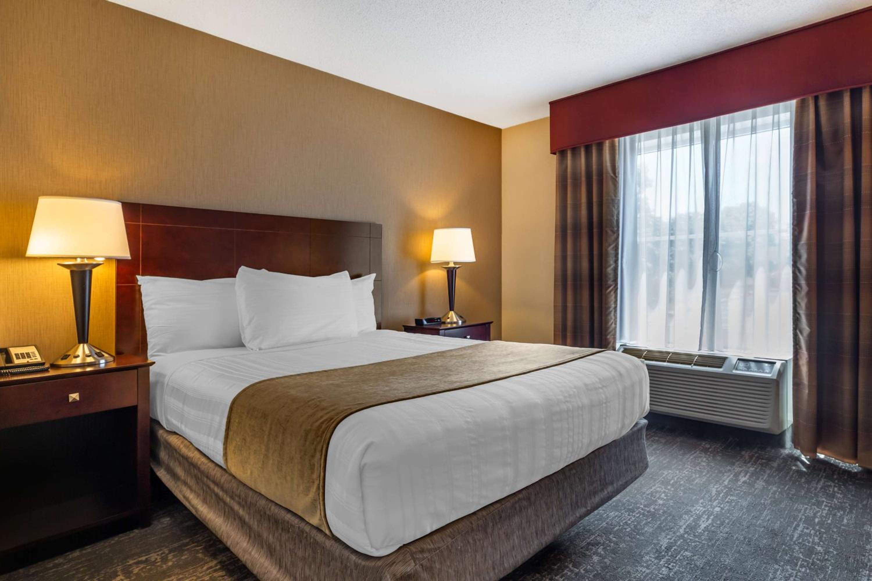 Double Room with Mobility Accessible Roll-In Shower