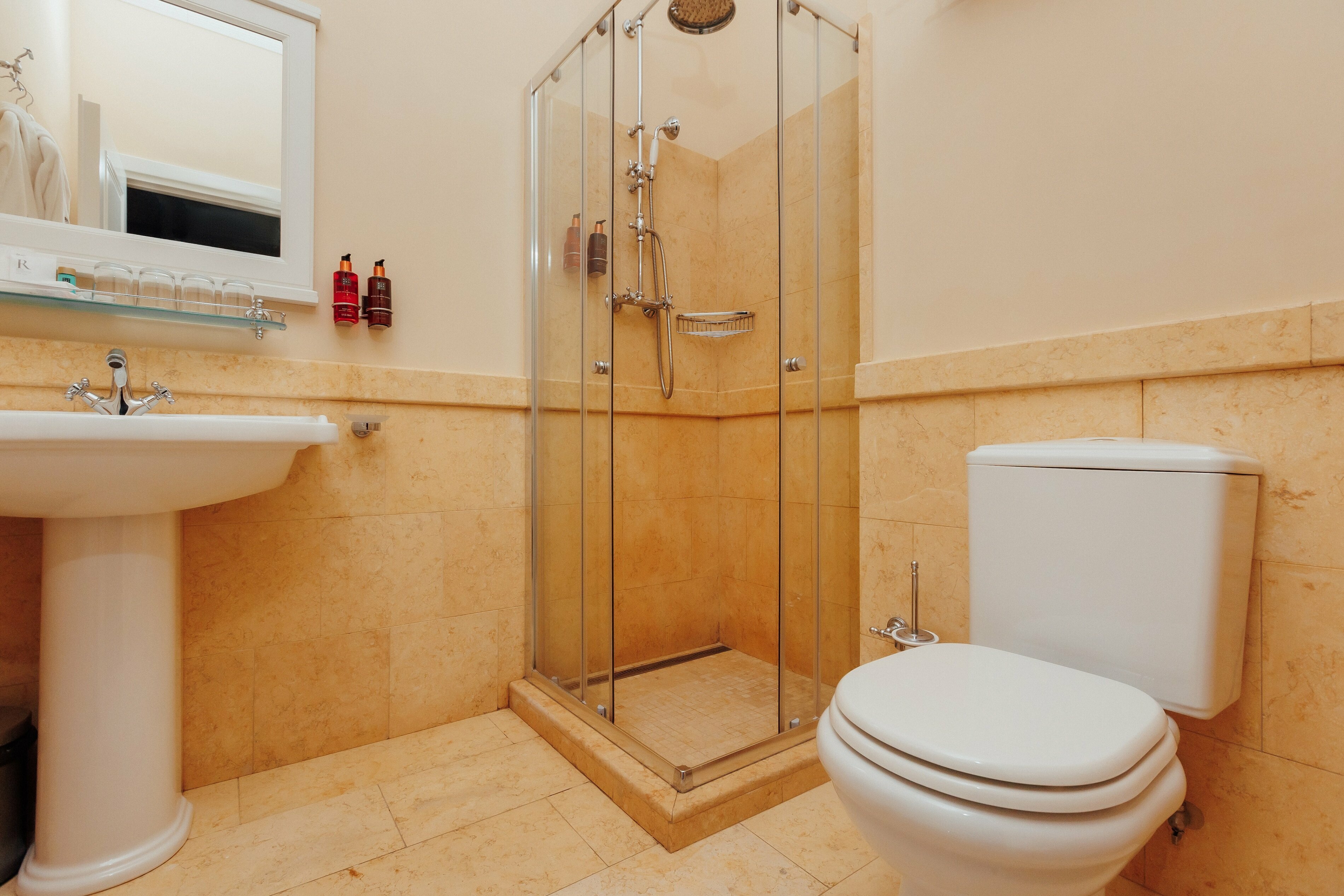 Апартаменты двухкомнатные с кухней "Рождественская сказка"