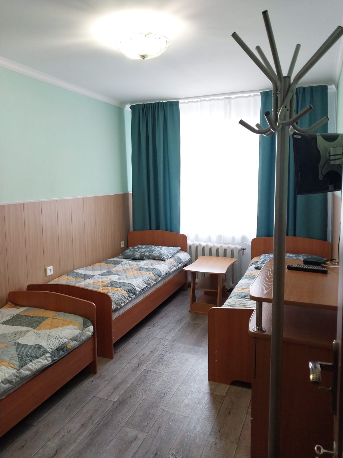 Двухместный номер с 2 отдельными кроватями и общим туалетом