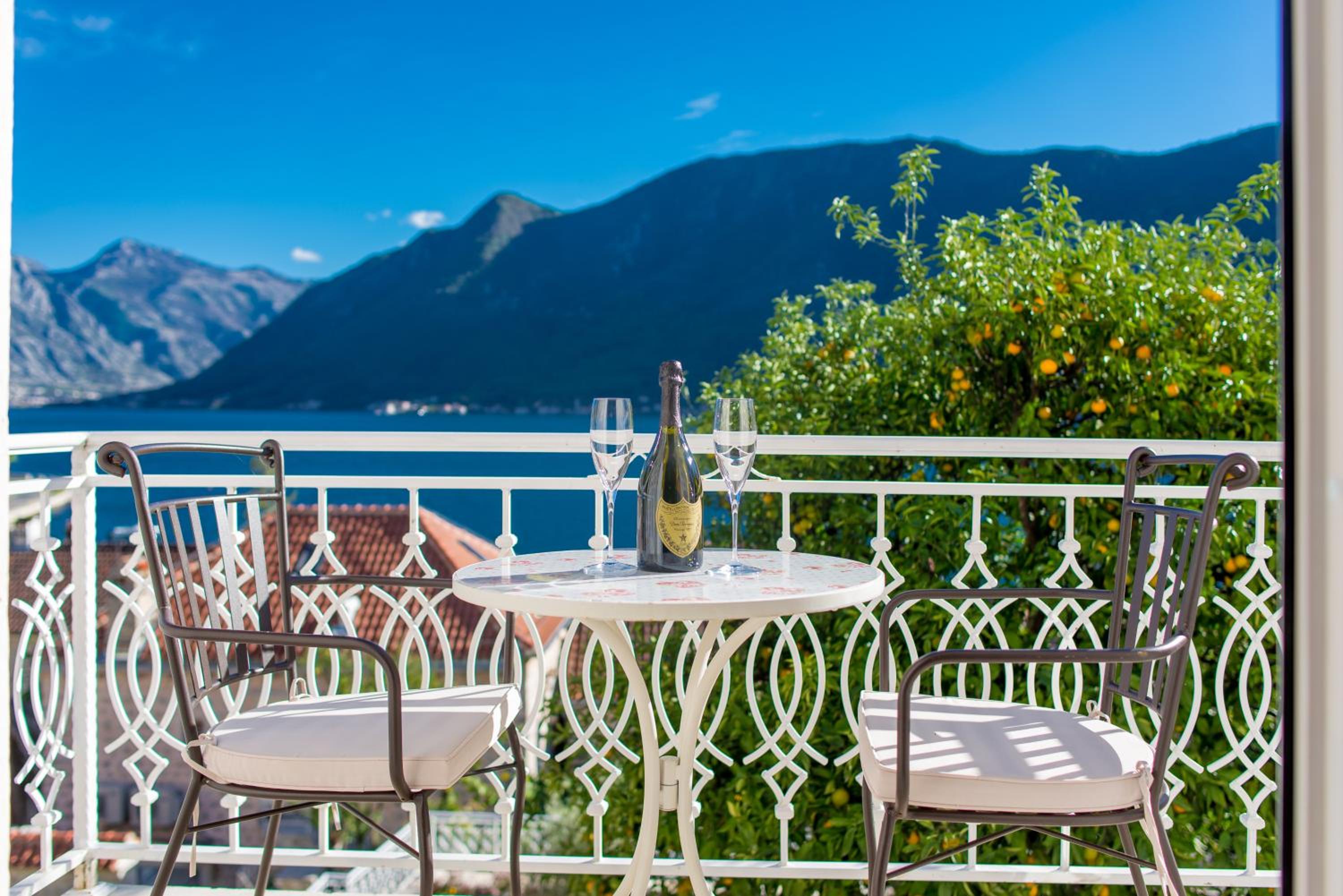 Deluxe Apartment with sea view and balcony / Annex C