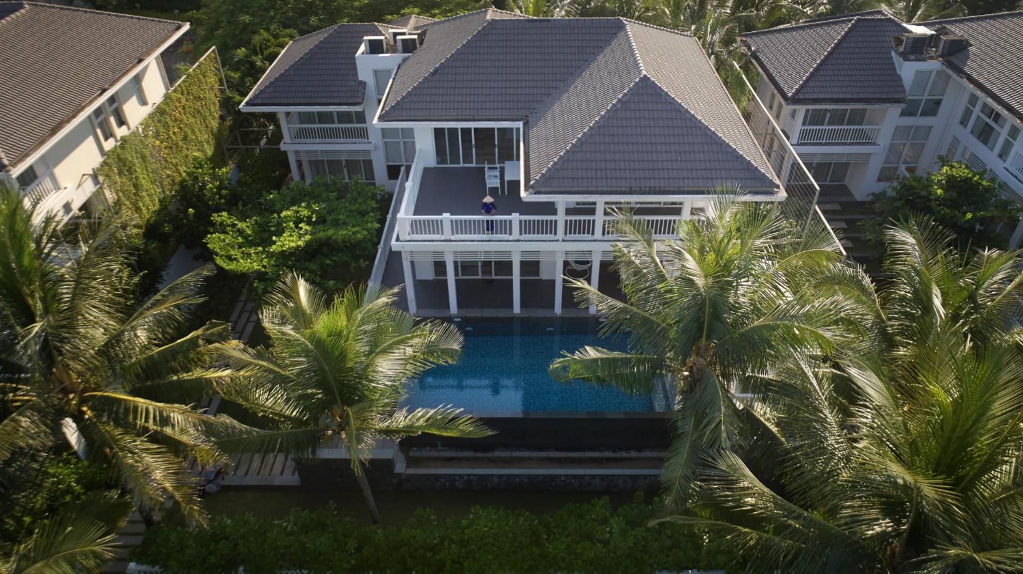 Villa with Private Pool - Beachfront