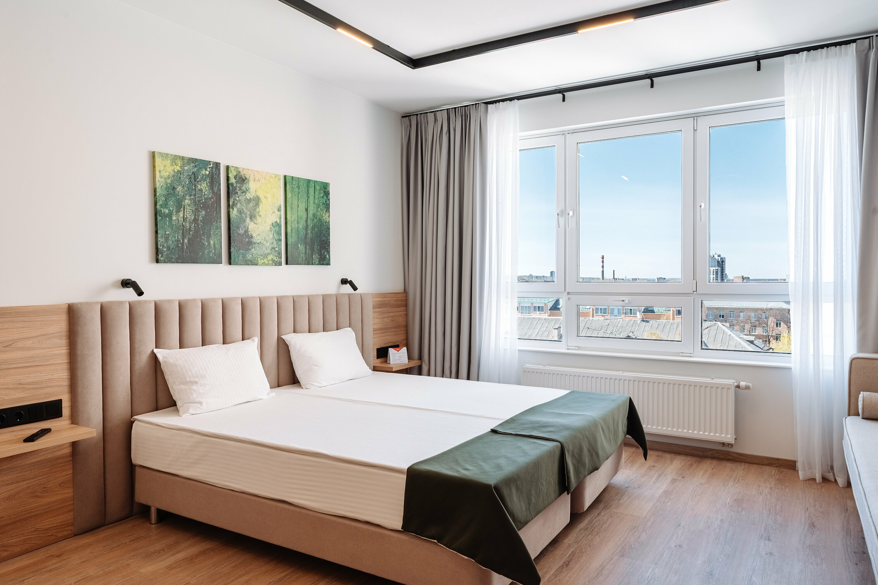 Студия с видом на город