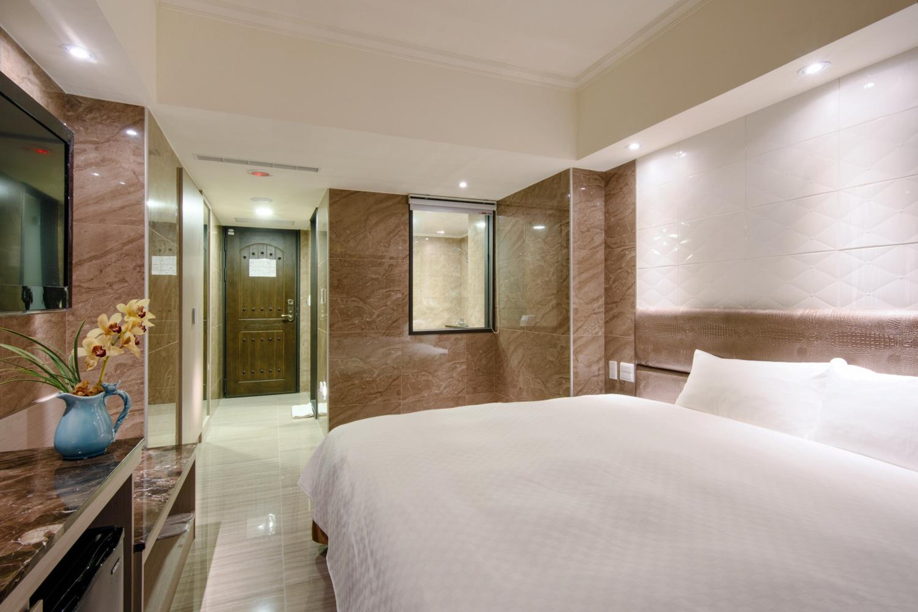 Quadruple Room with Street View