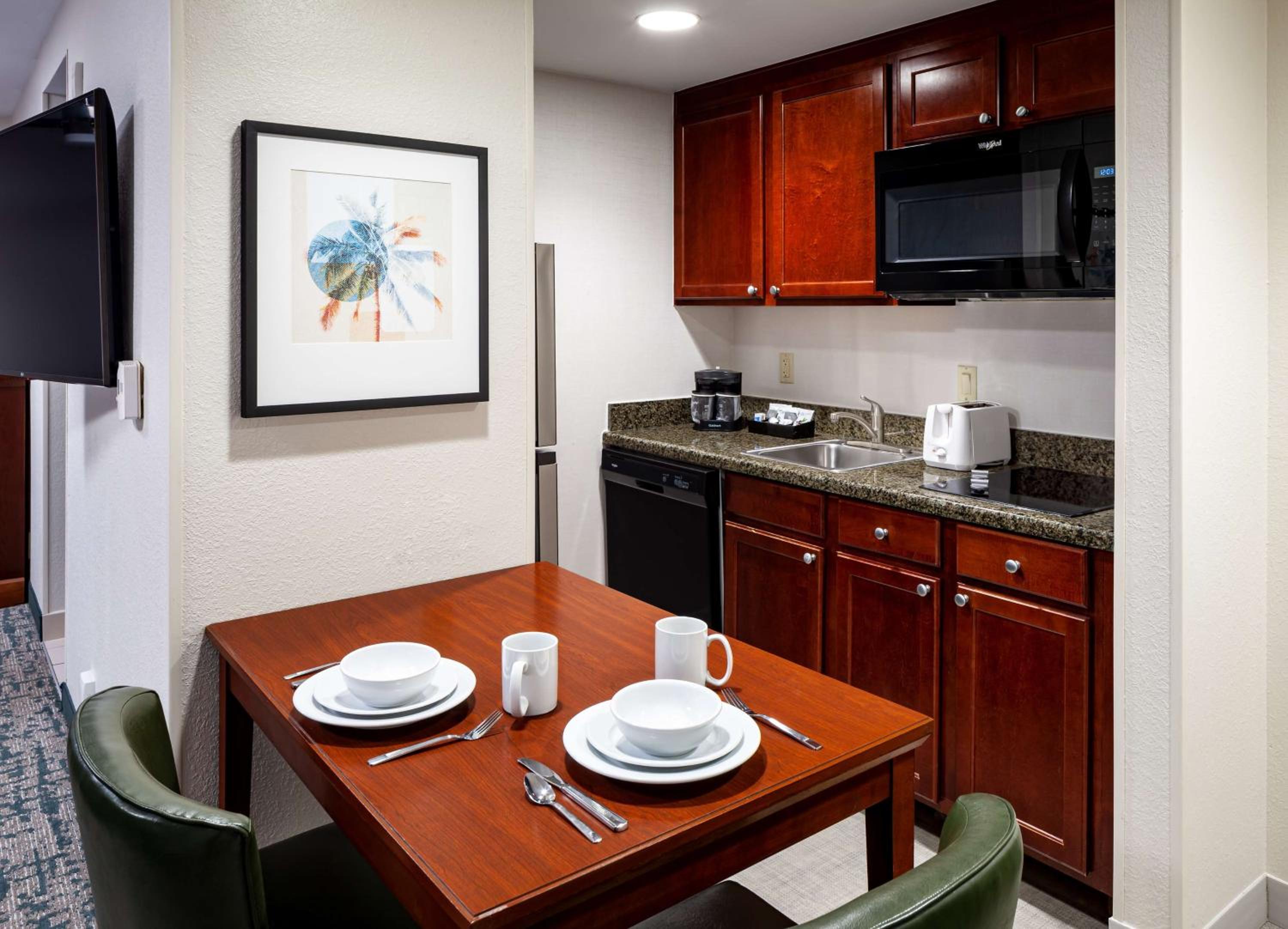 One-Bedroom King Suite - Non-Smoking