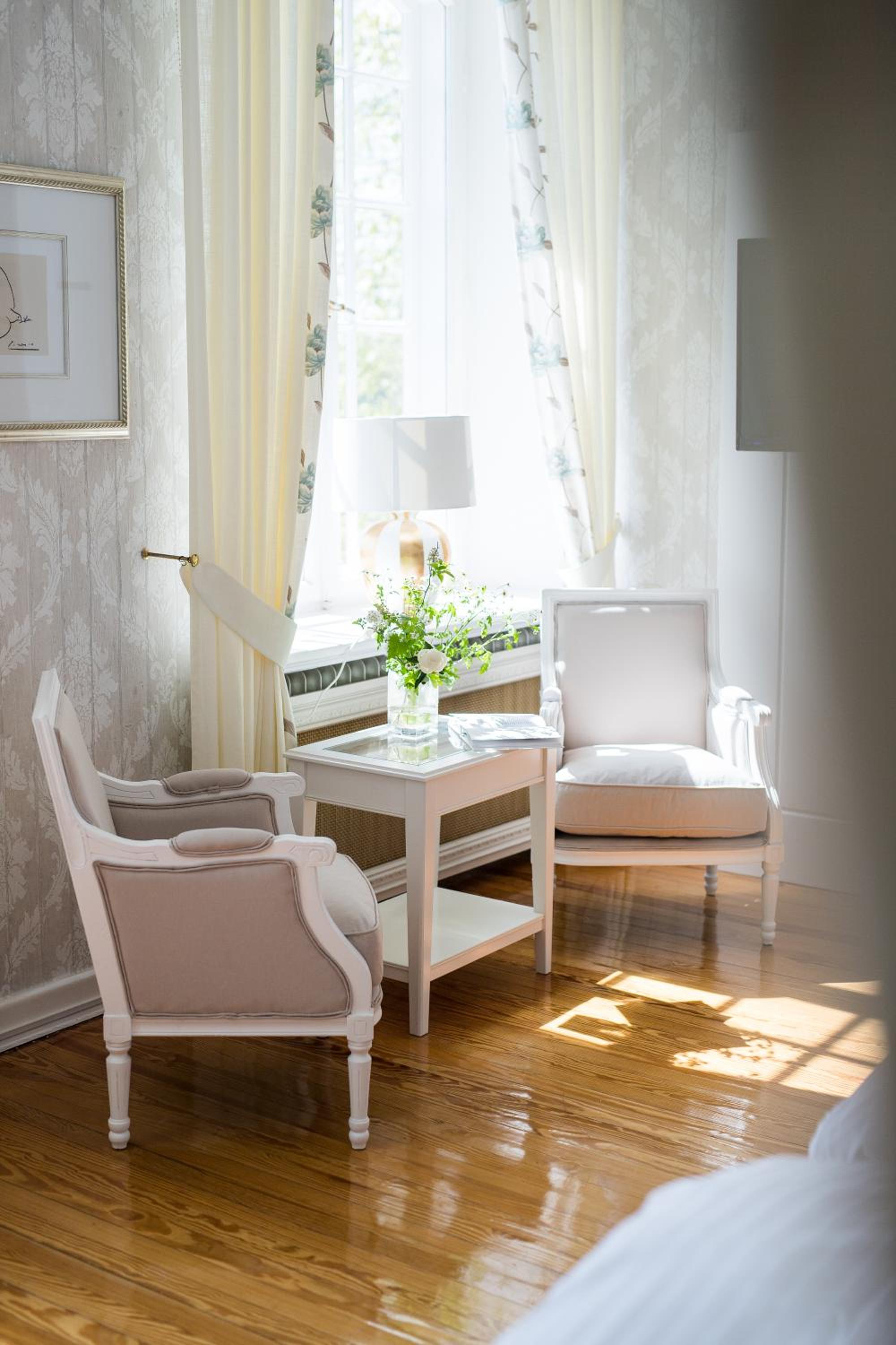 Deluxe Double Room with Shower "Prinz Himmelblau"