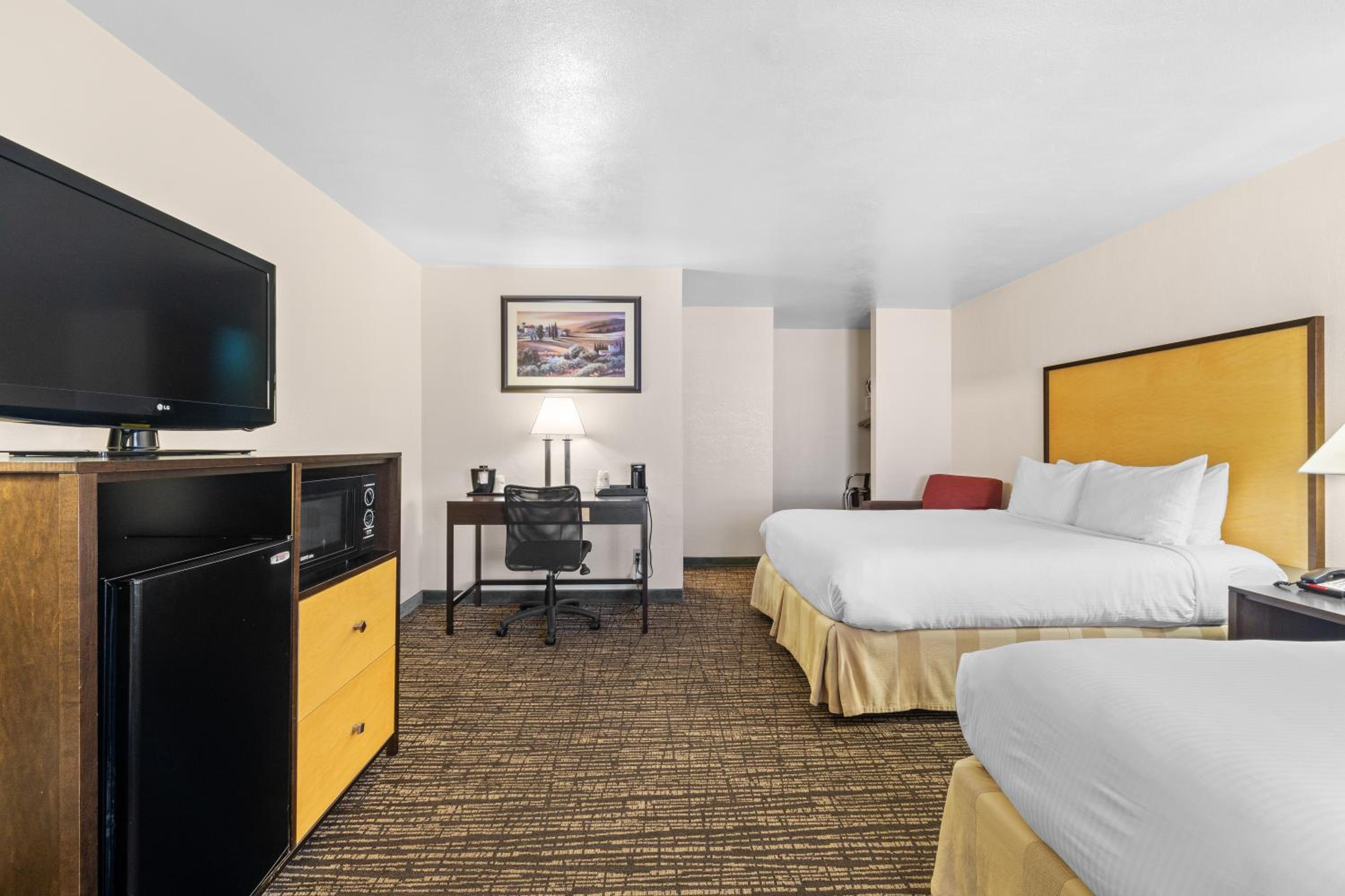 Queen Room with Two Queen Beds - Pet-Friendly/Non-Smoking