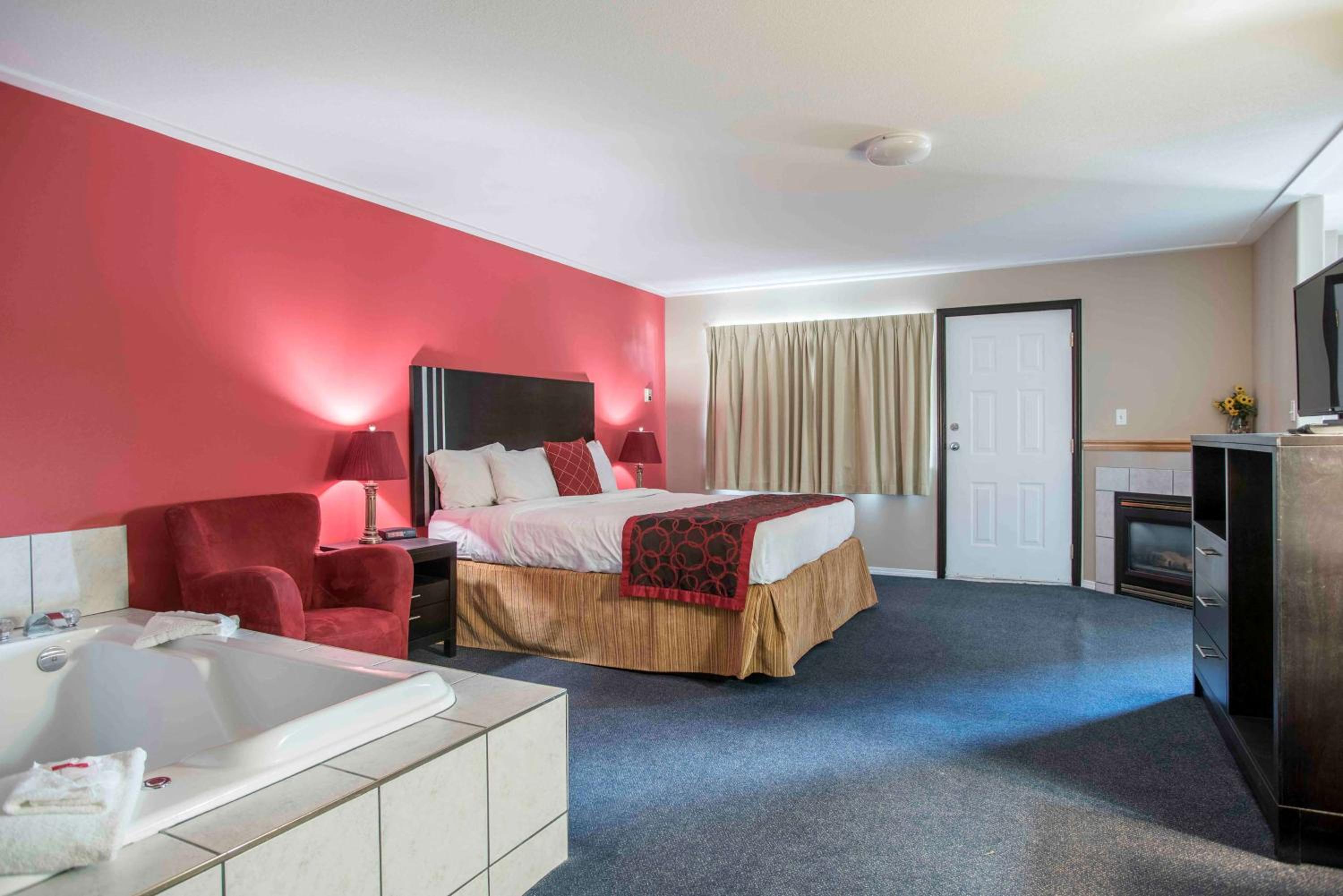 King Suite with Hot Tub - Non-Smoking