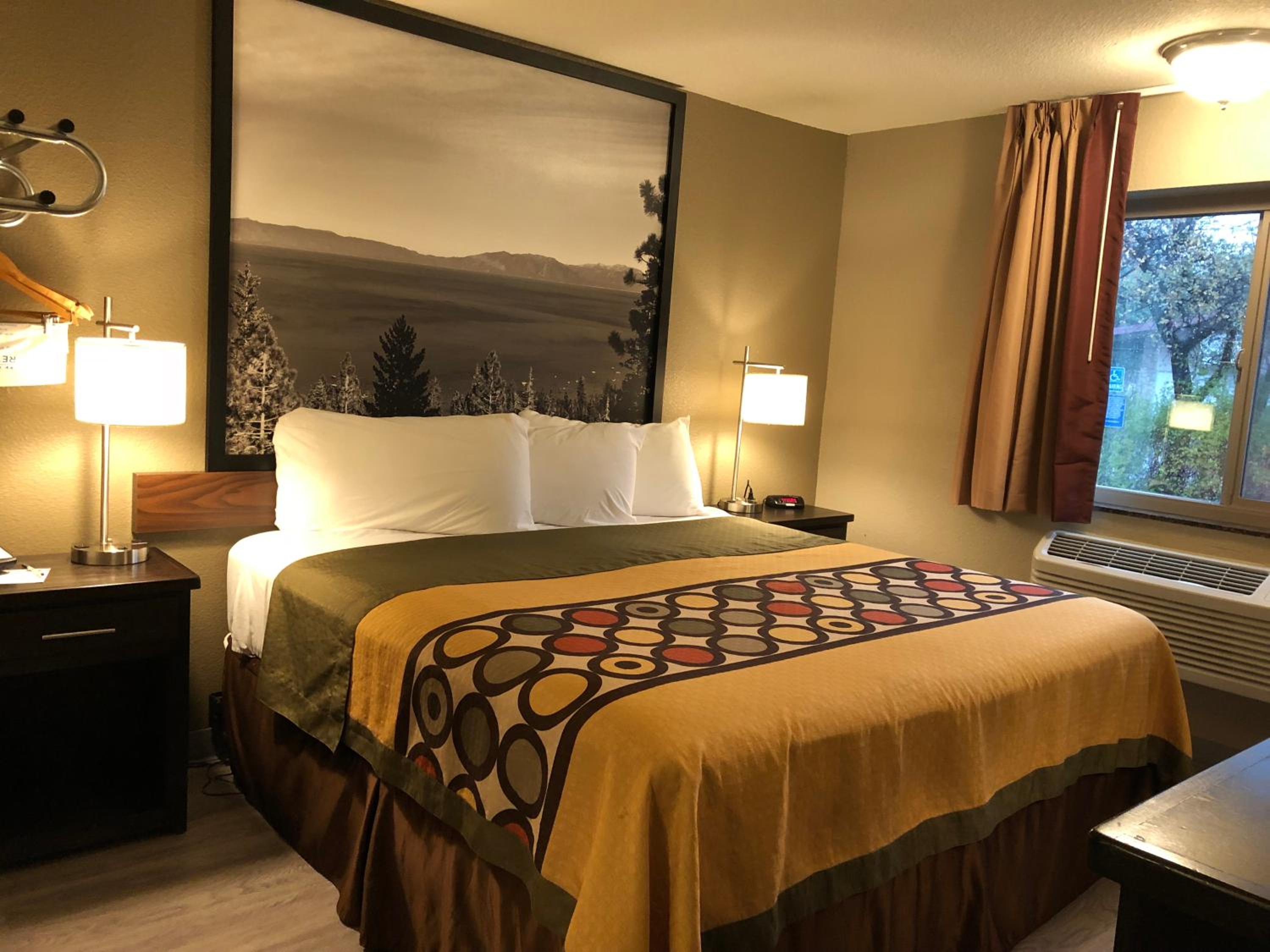 1 King Bed, Dog Friendly, Non-Smoking