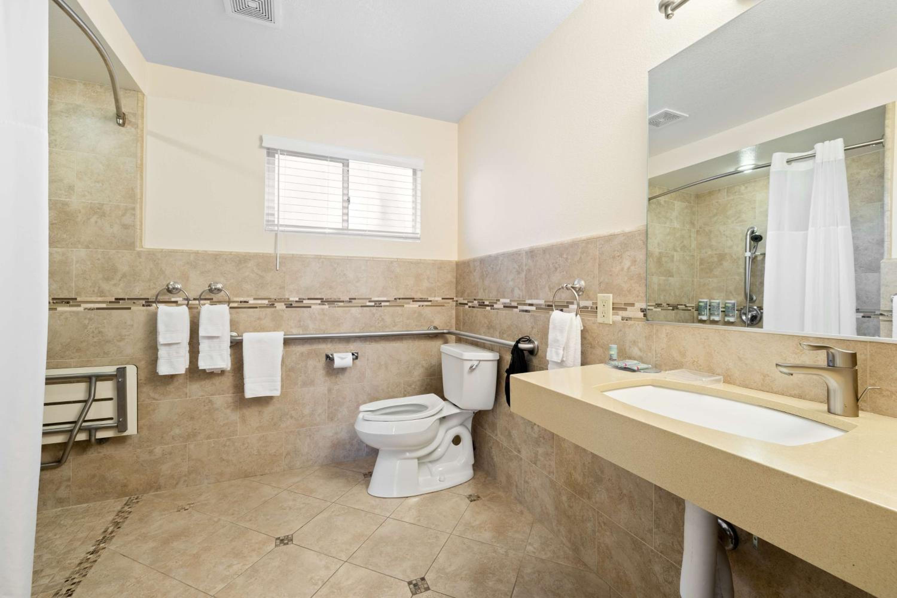 King Room with Roll-in Shower - Disability Access - Non-smoking