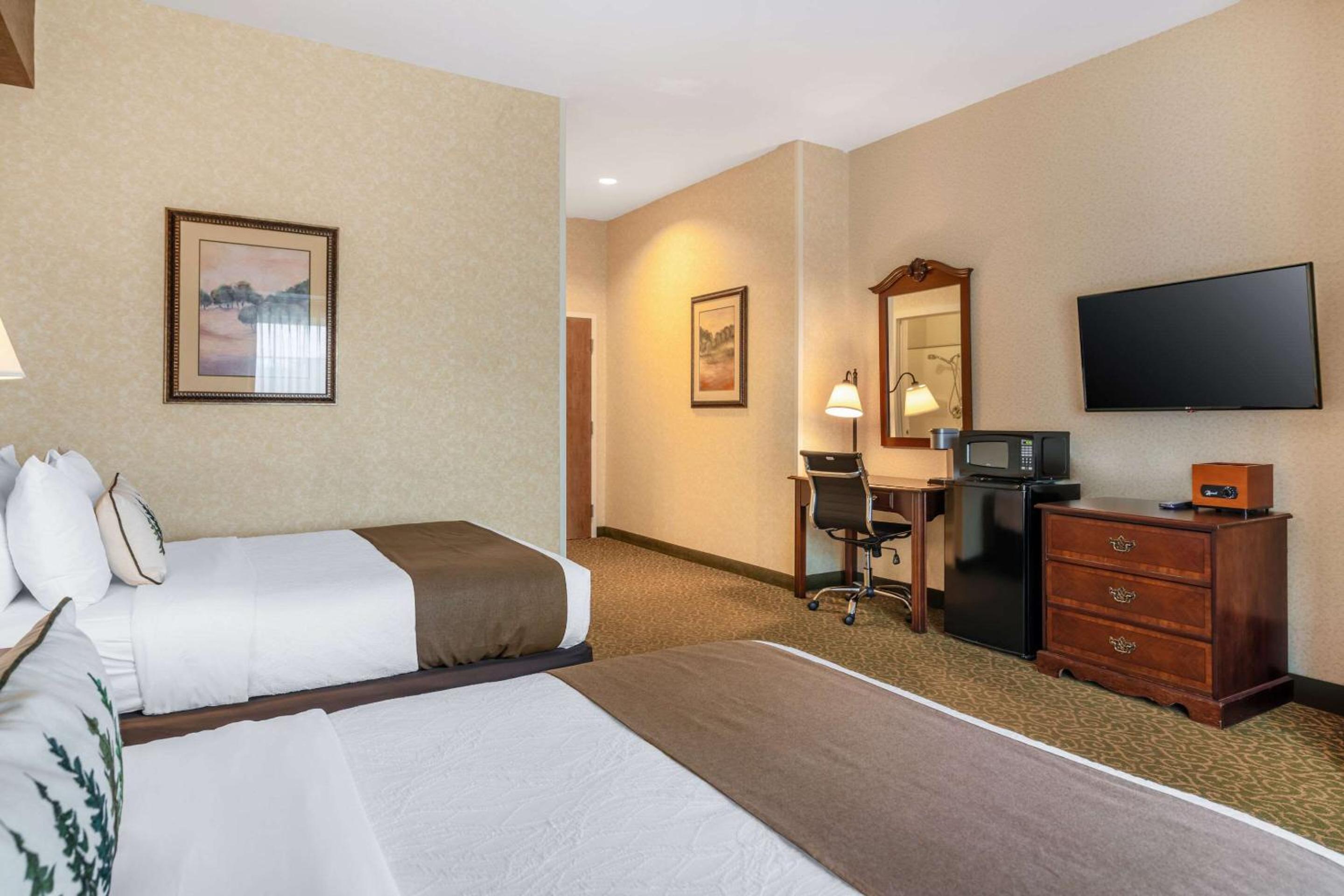 Double Room with Two Double Beds - Accessible/Non-Smoking