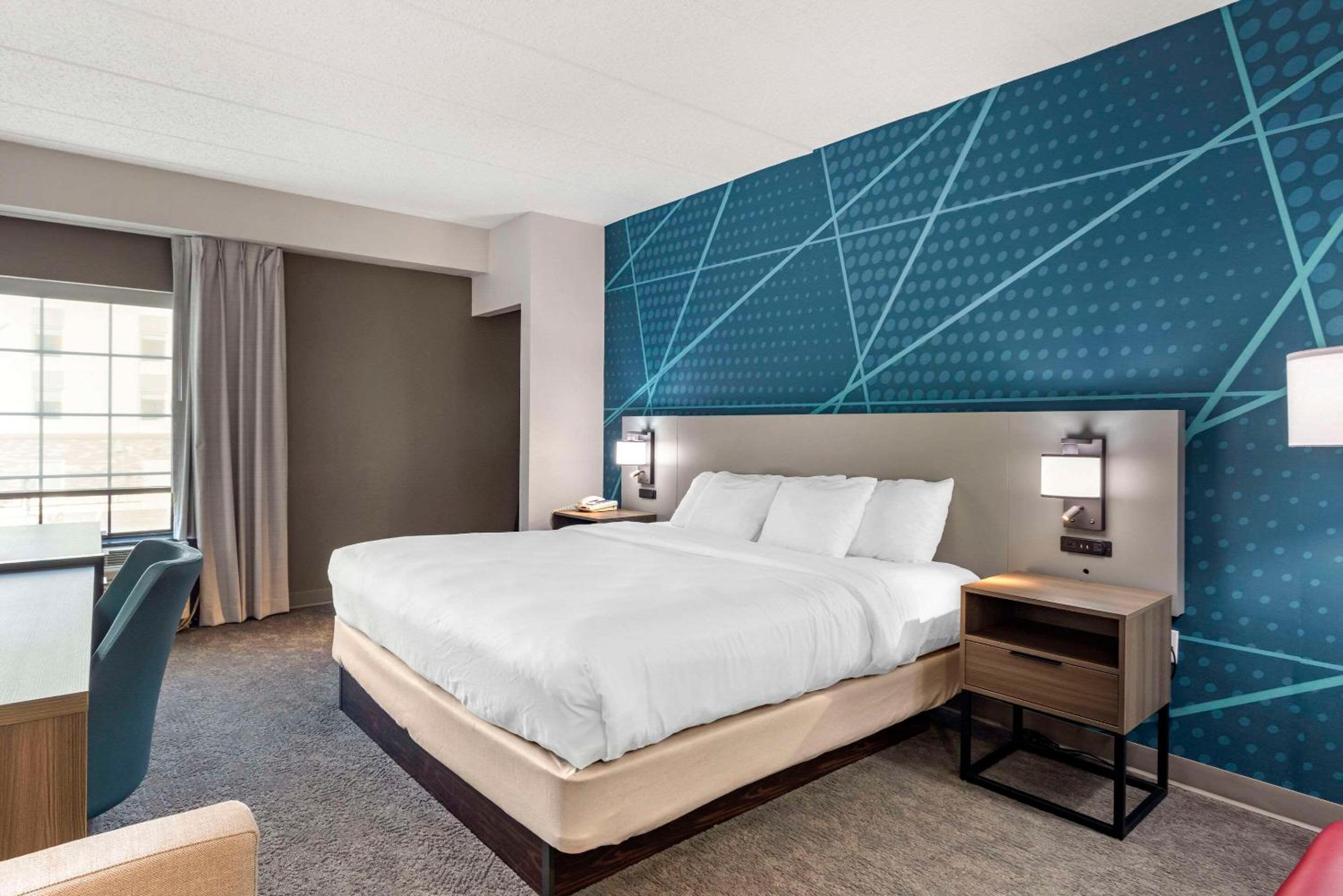 King Suite - Non-Smoking