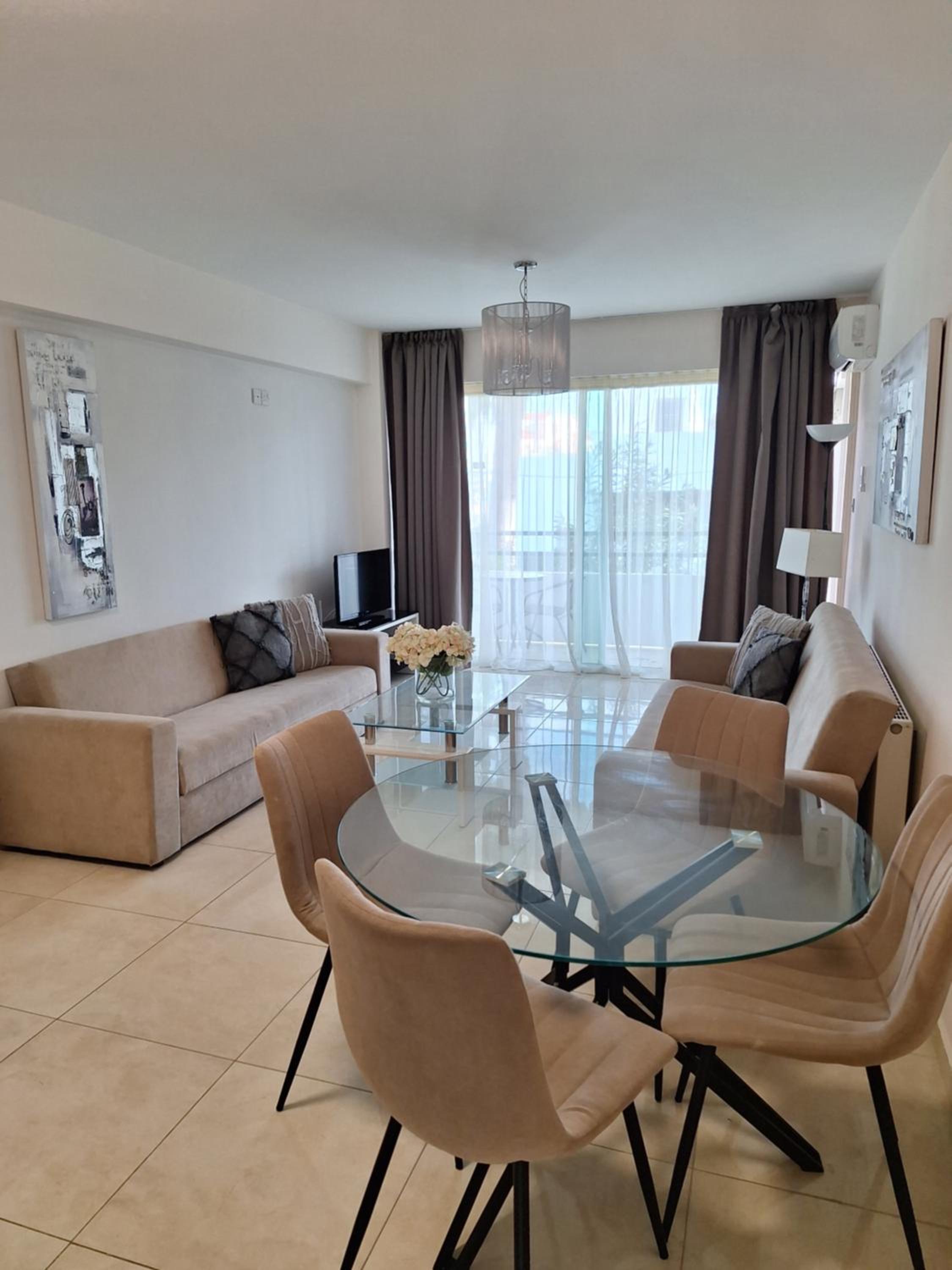 Deluxe One-Bedroom Apartment