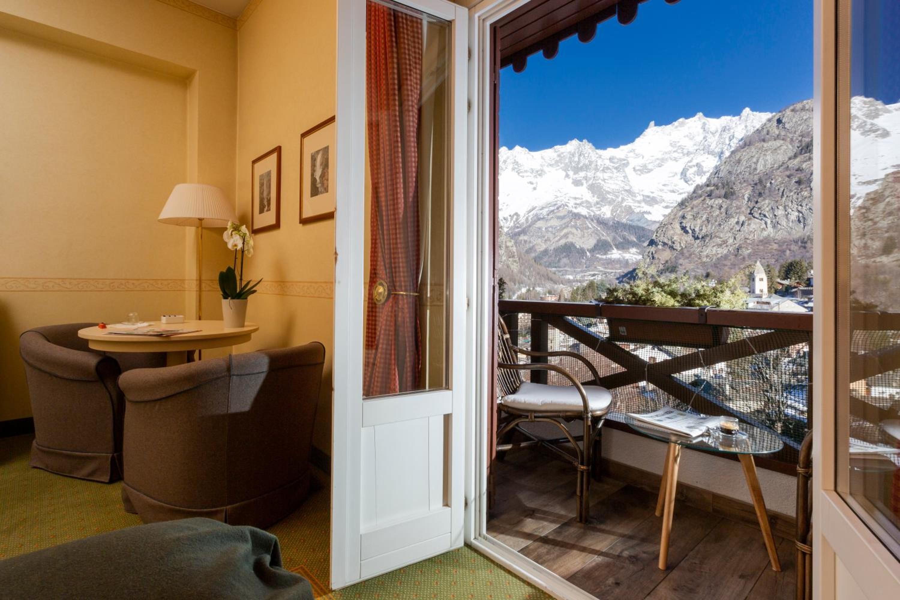 King Room with Mountain View
