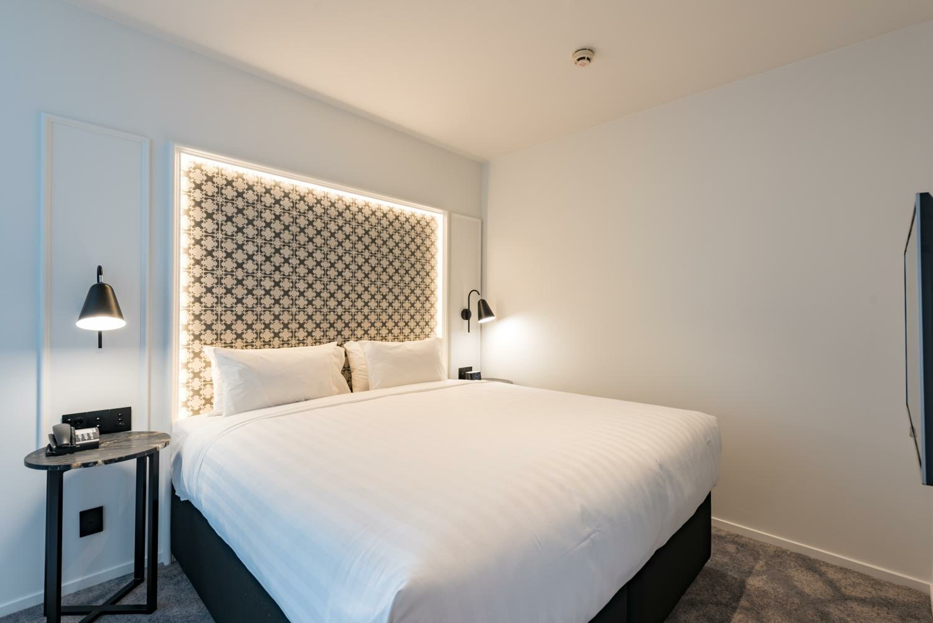 Premier King Room - City View