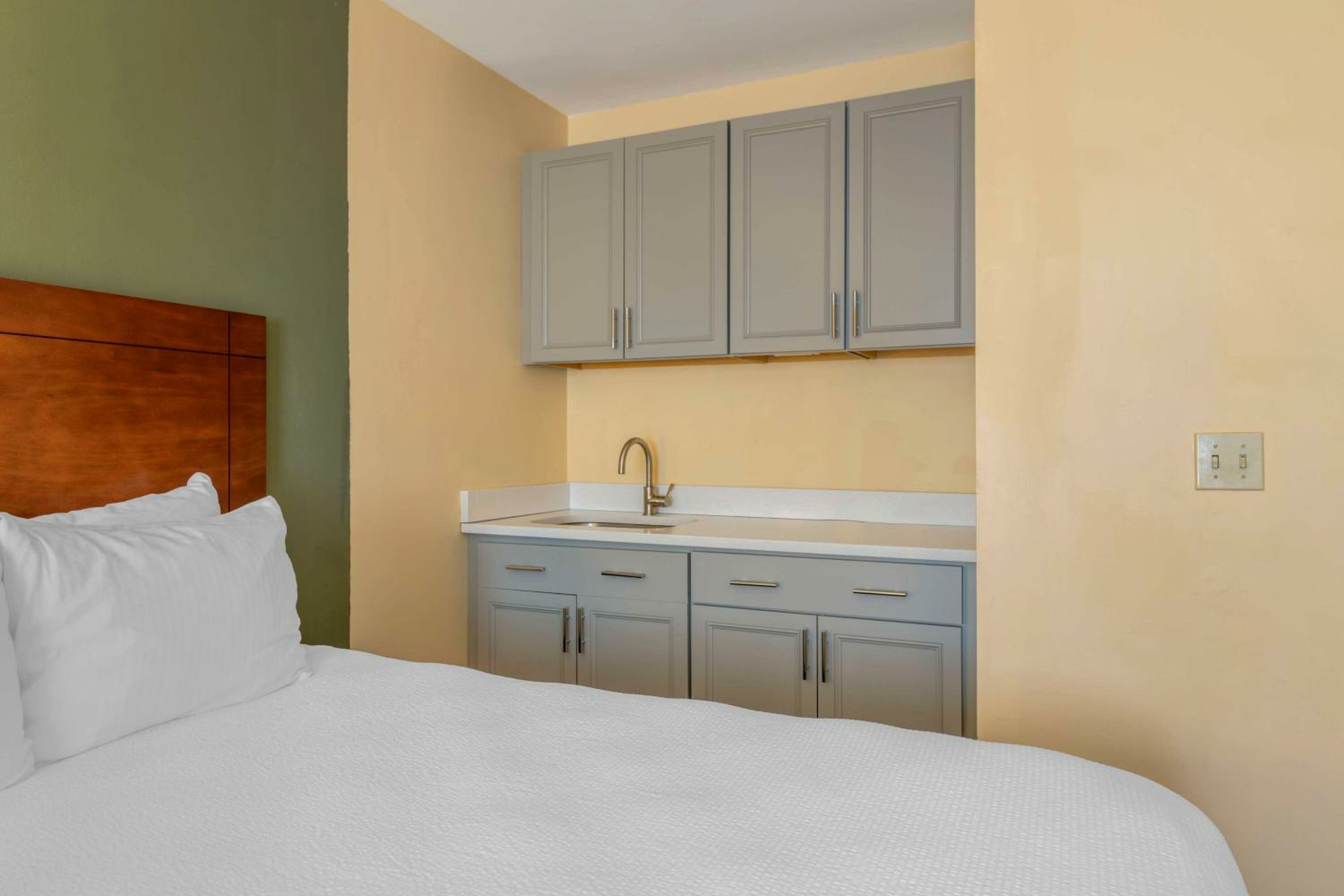 King Room with Wet Bar