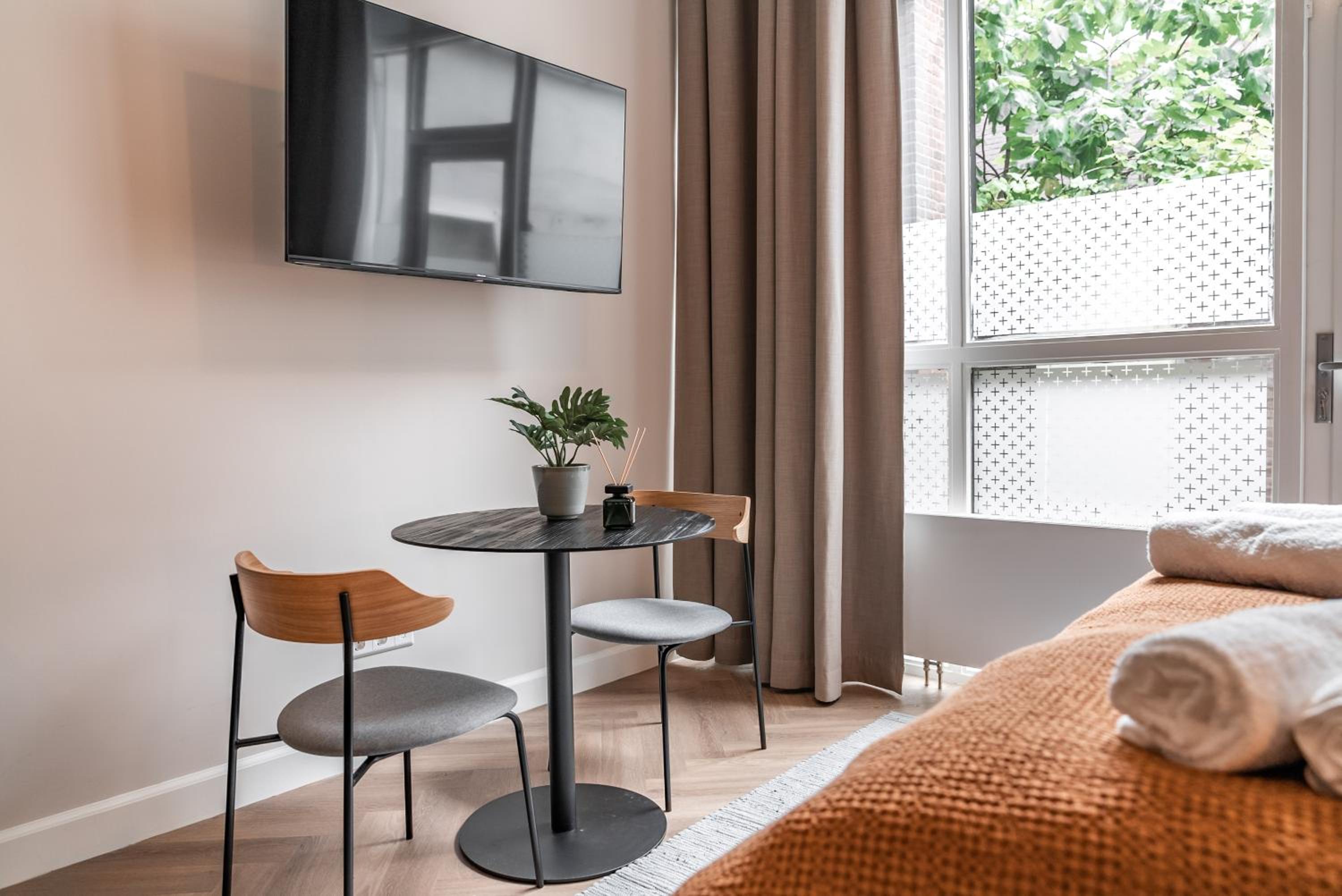 Suite L with terrace