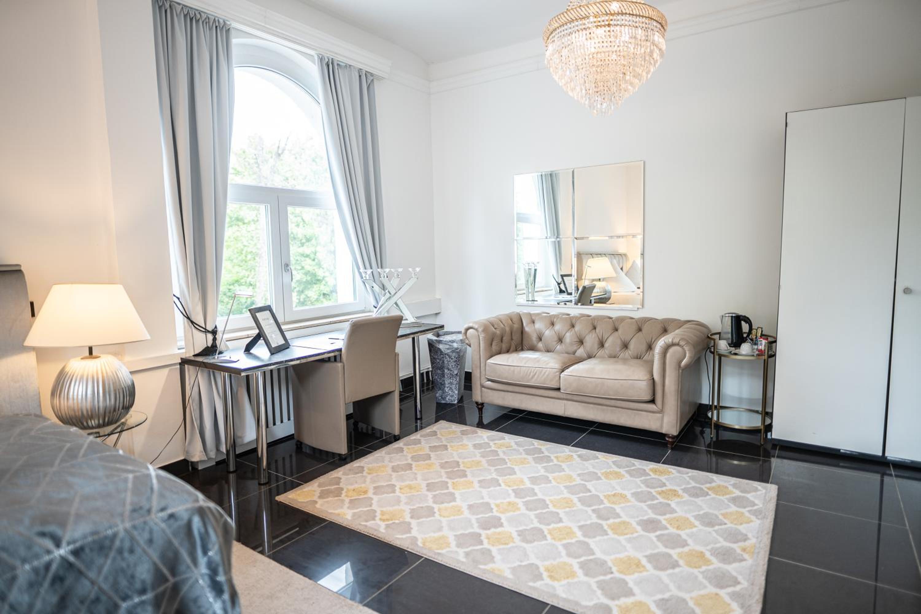 Deluxe Suite with Spa Bath