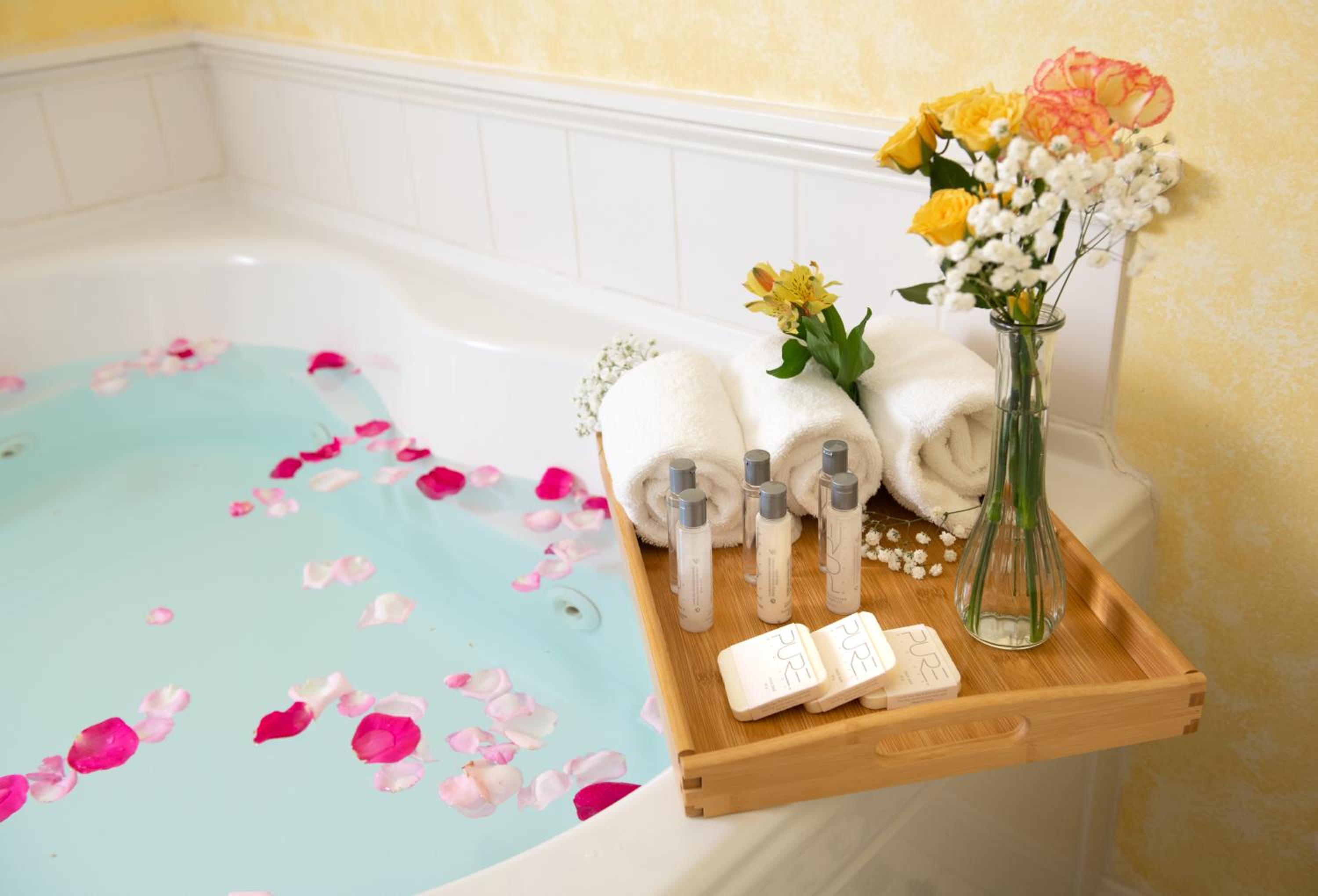 Apartment Suite, Jetted Tub (Pet Friendly)