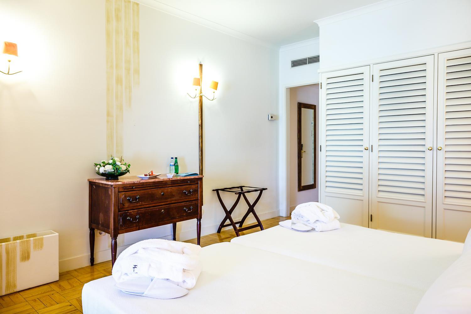 Family Room (2 Adults + 2 Children)