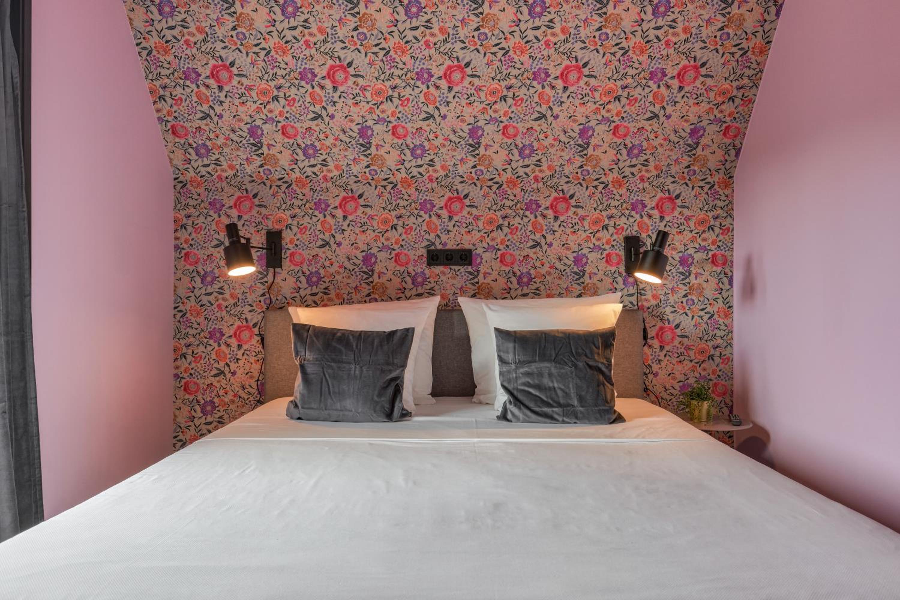 The Violet Apartment with terrace